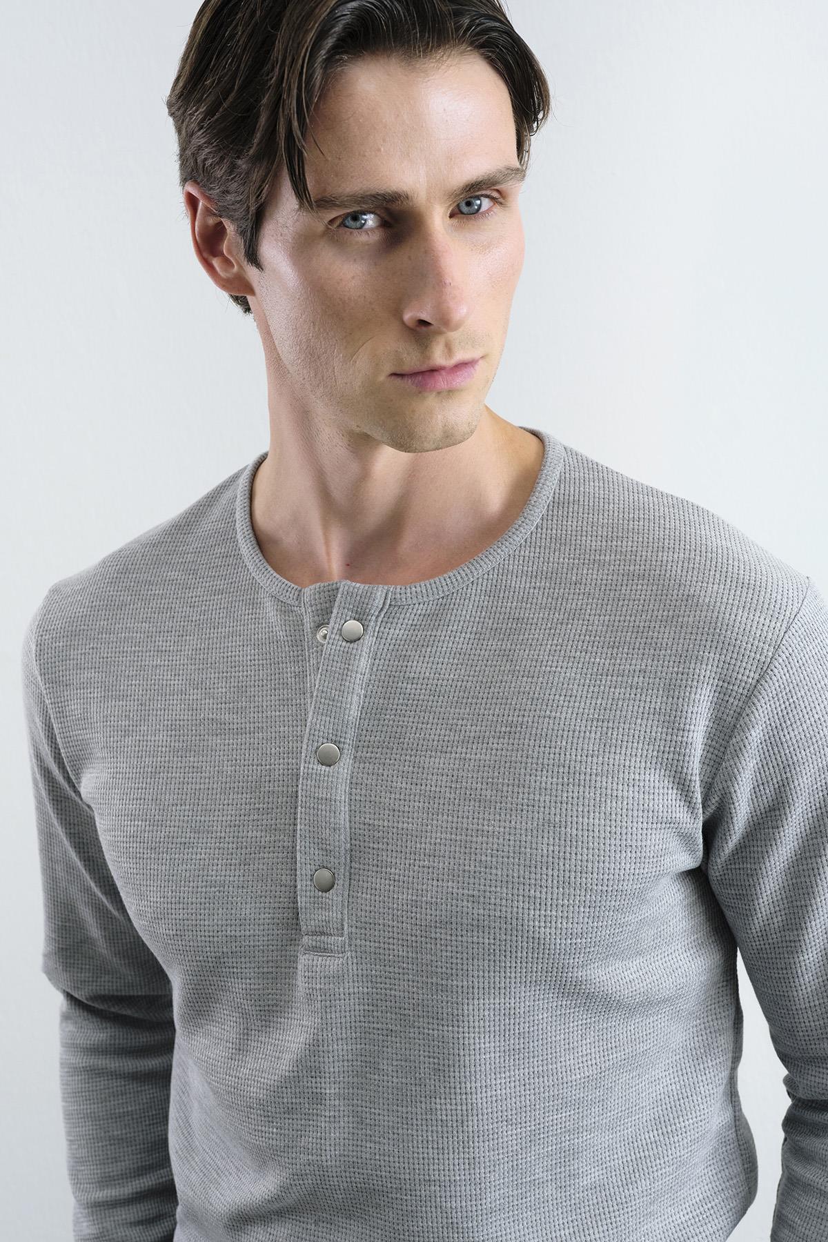 METAL ÇITÇITLI UZUN KOLLU GRİ T-SHIRT