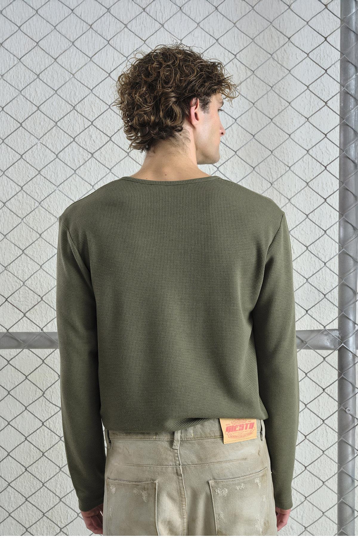 METAL ÇITÇITLI UZUN KOLLU HAKİ T-SHIRT