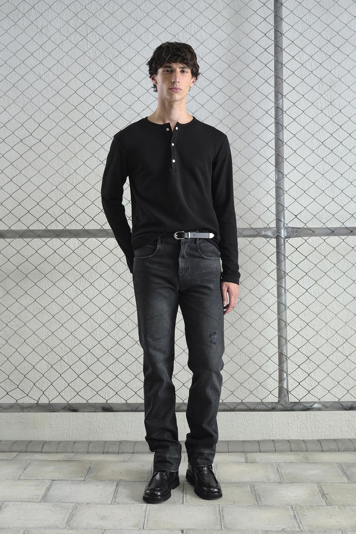 METAL ÇITÇITLI UZUN KOLLU SİYAH T-SHIRT