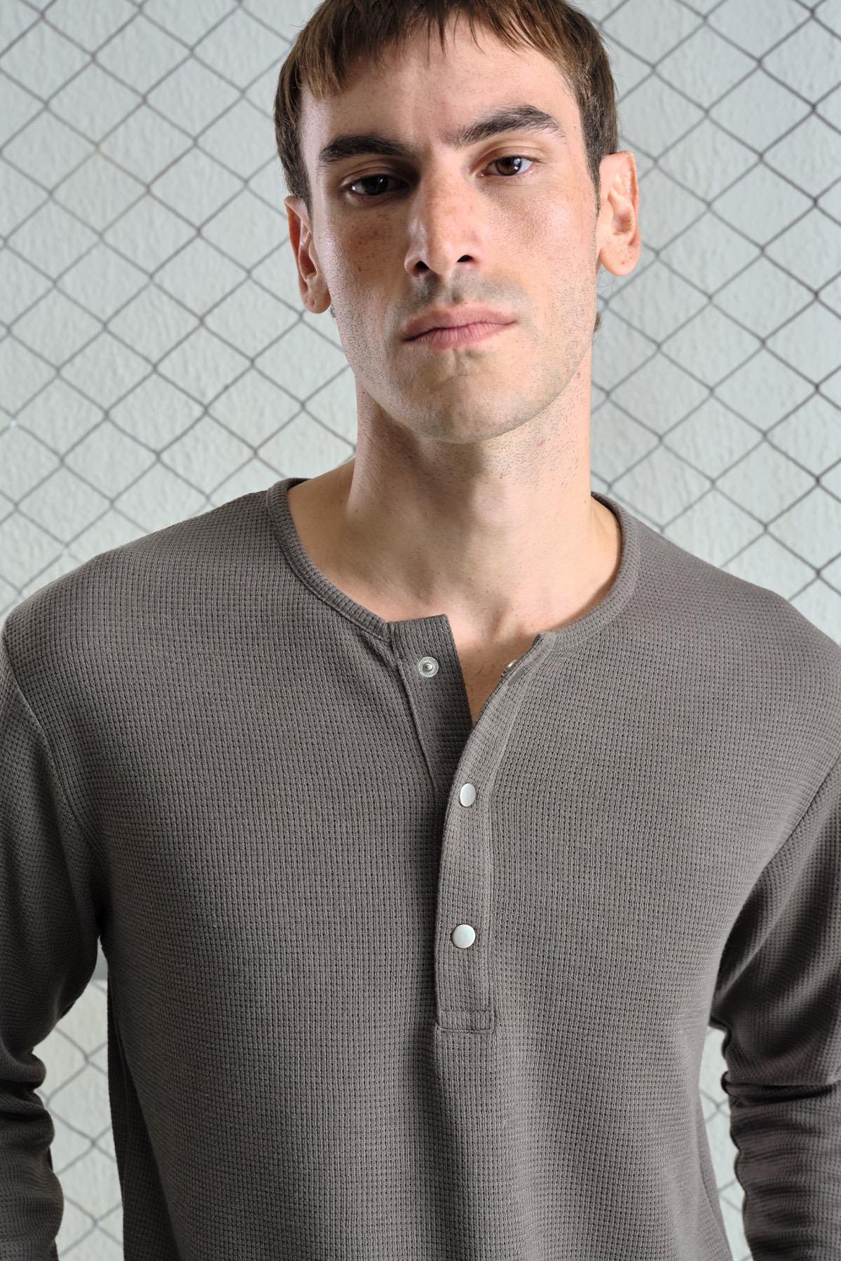 METAL ÇITÇITLI UZUN KOLLU VİZON T-SHIRT