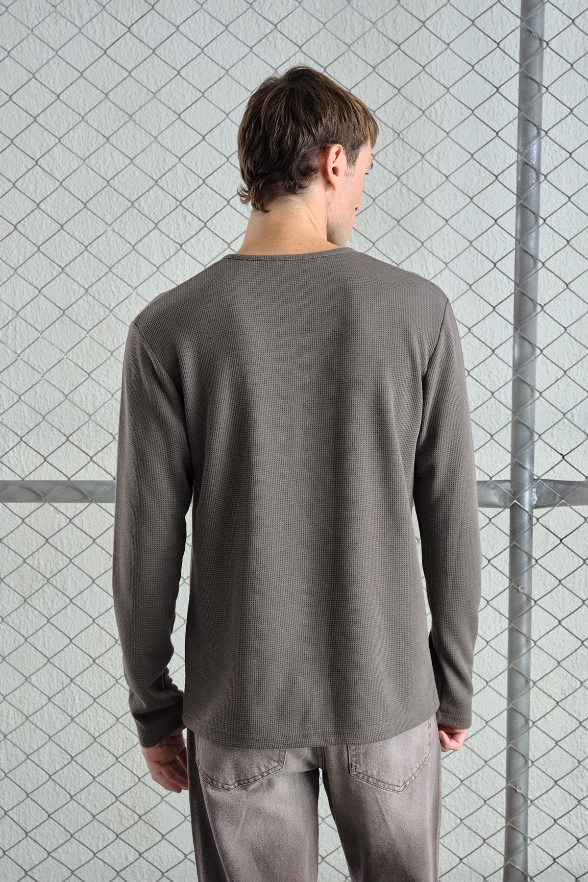 METAL ÇITÇITLI UZUN KOLLU VİZON T-SHIRT