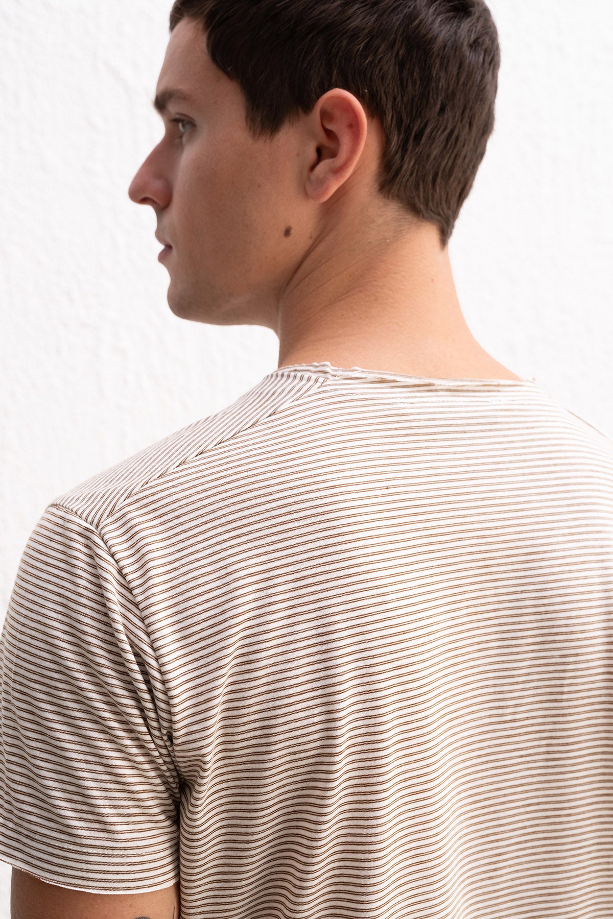 NAKIŞ DETAYLI ÇİZGİLİ KAHVERENGİ T-SHIRT - KAHVERENGİ S