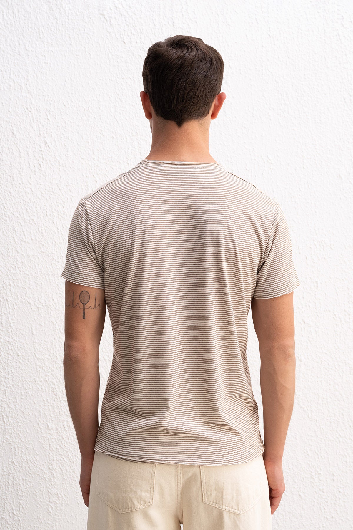 NAKIŞ DETAYLI ÇİZGİLİ KAHVERENGİ T-SHIRT - KAHVERENGİ L