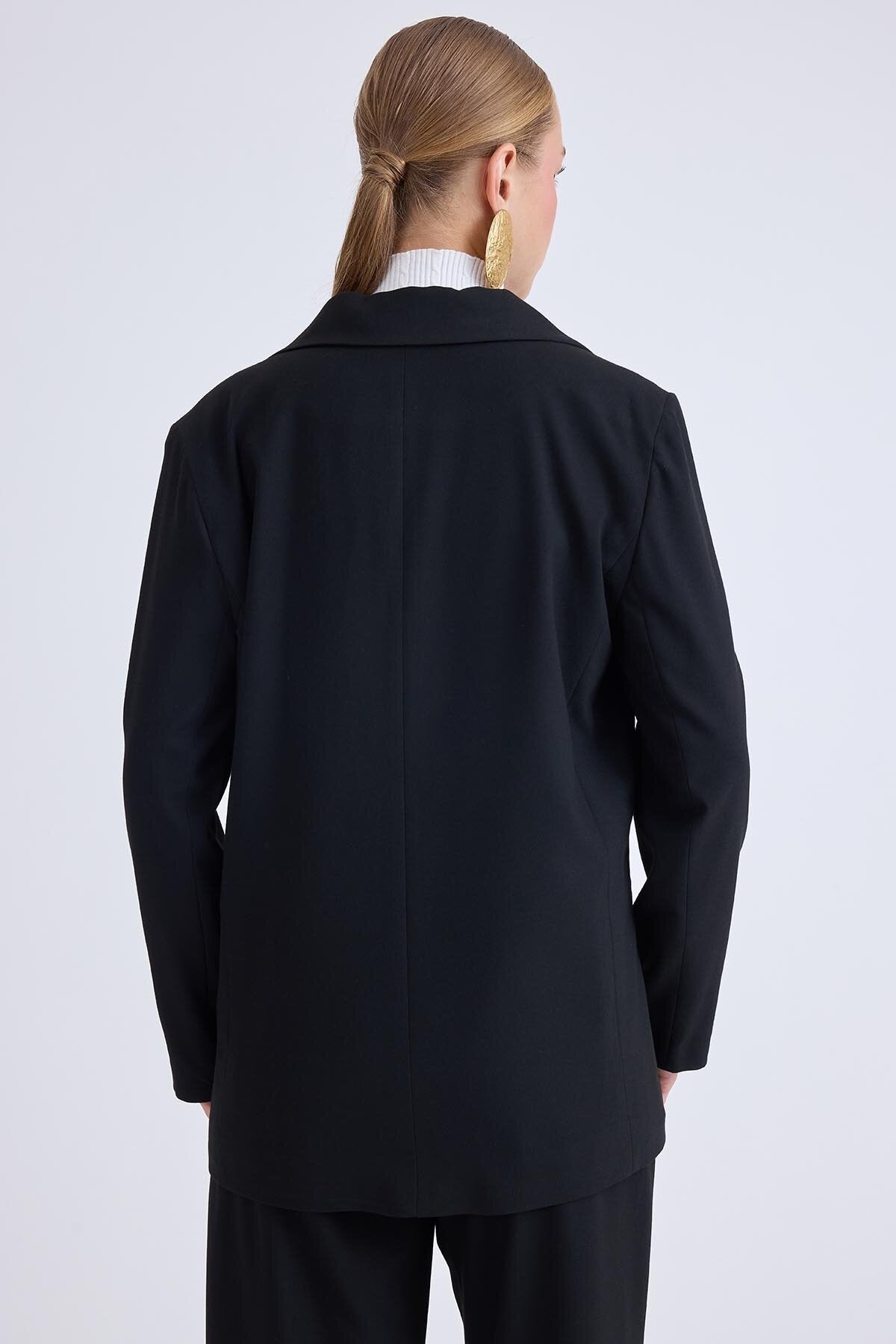 Önden Tek Düğme Kapamalı Blazer Ceket
