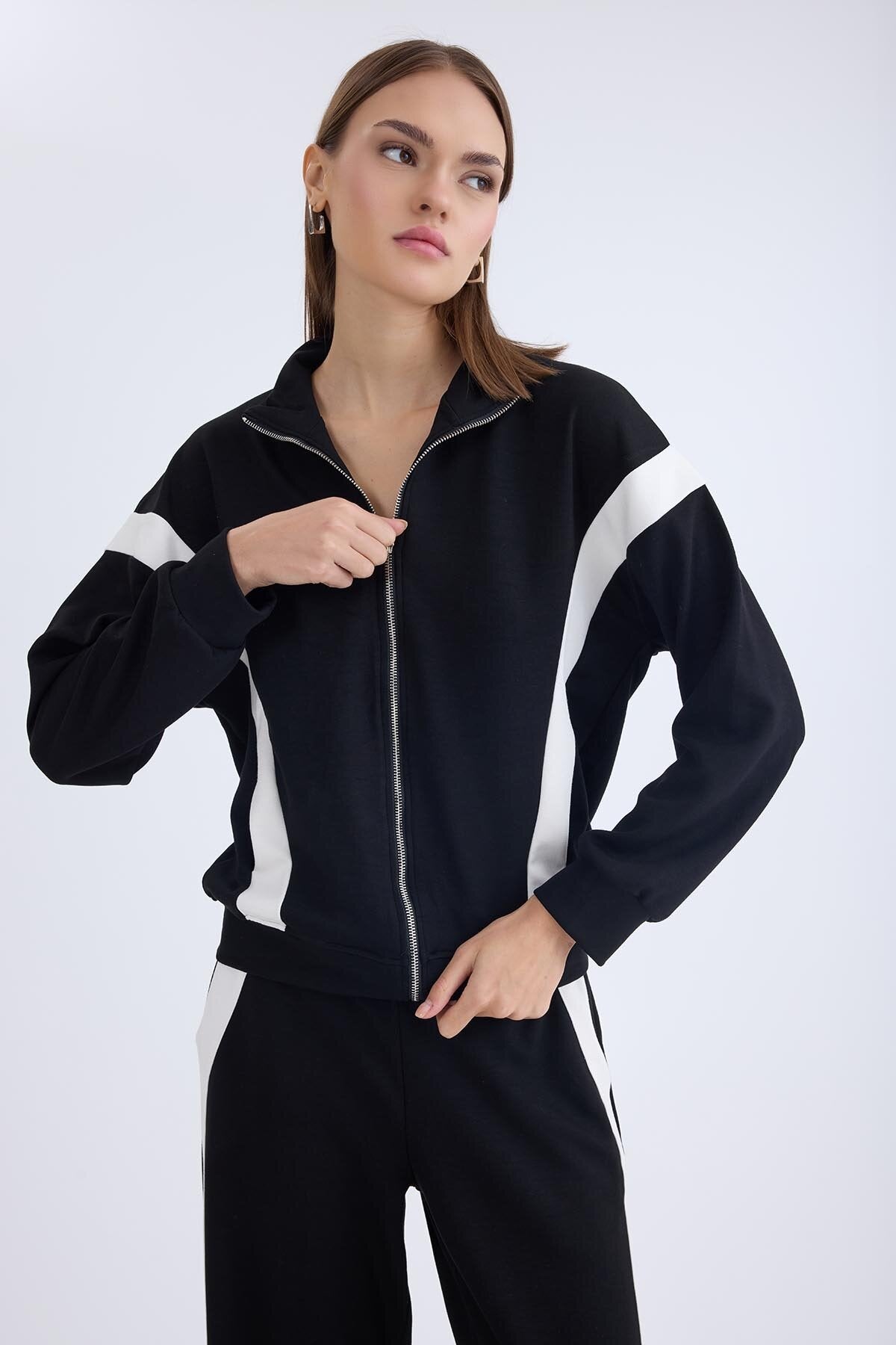 Önü Fermuarlı Uzun Kol Sweat