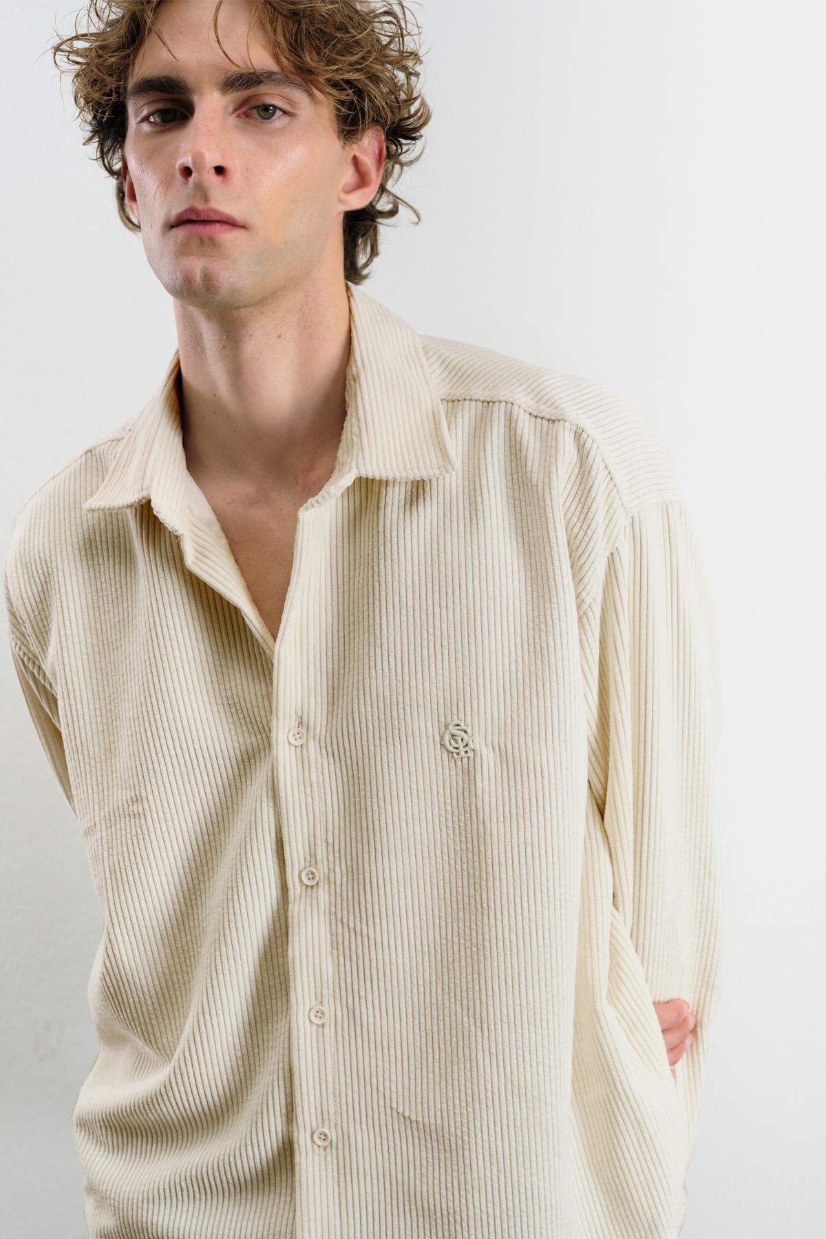 OVERSIZE DÖKÜMLÜ KADİFE BEJ GÖMLEK