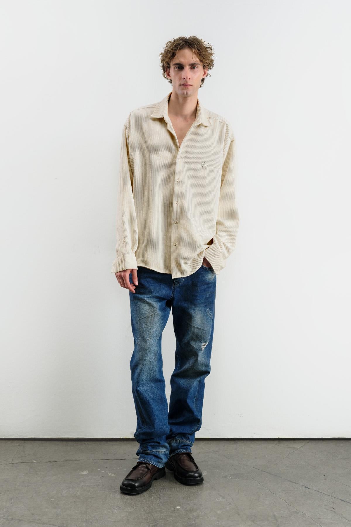 OVERSIZE DÖKÜMLÜ KADİFE BEJ GÖMLEK