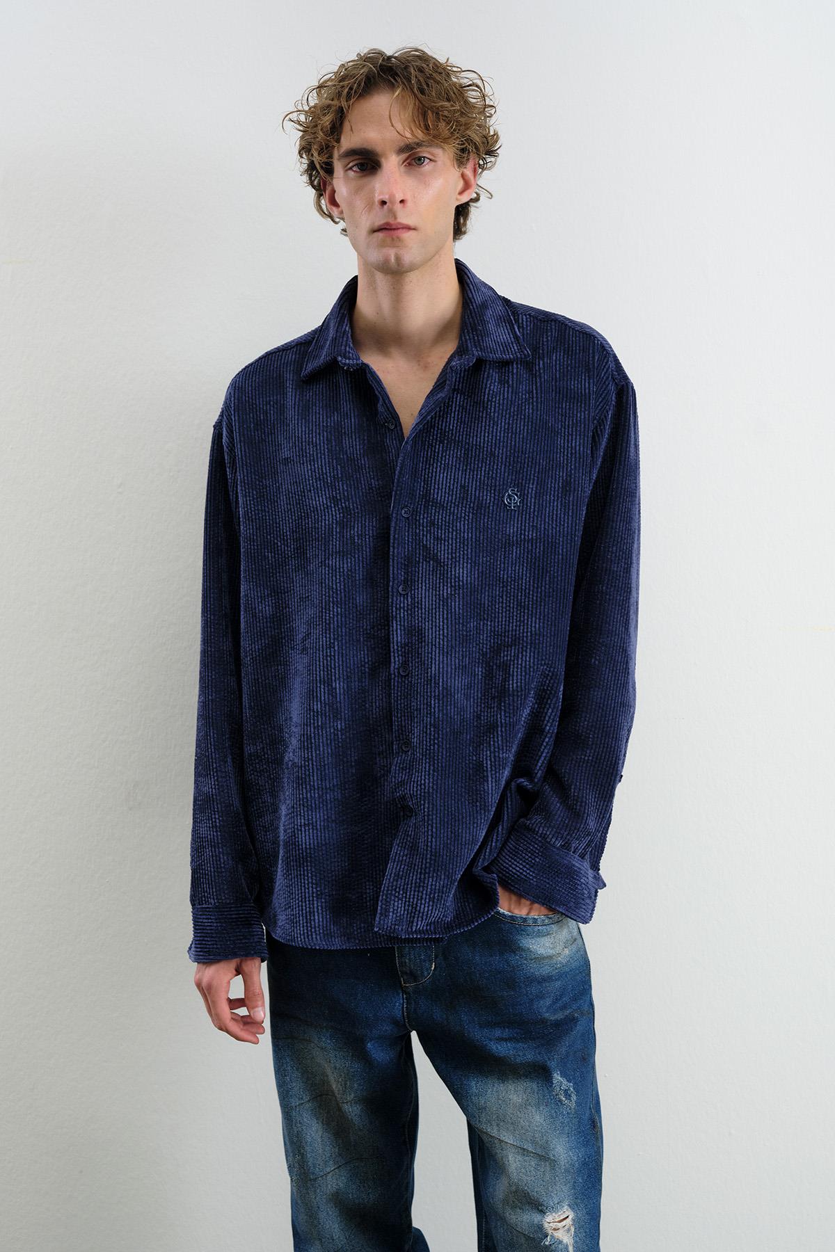 OVERSIZE DÖKÜMLÜ KADİFE LACİVERT GÖMLEK