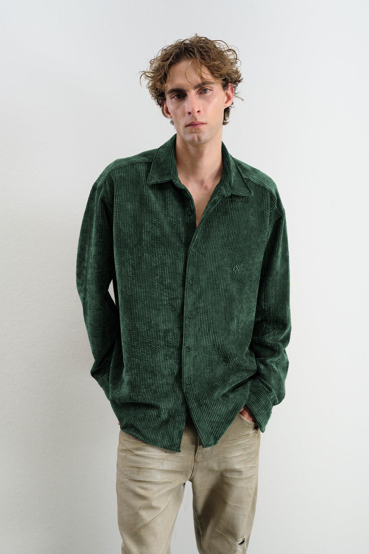 OVERSIZE DÖKÜMLÜ KADİFE YEŞİL GÖMLEK