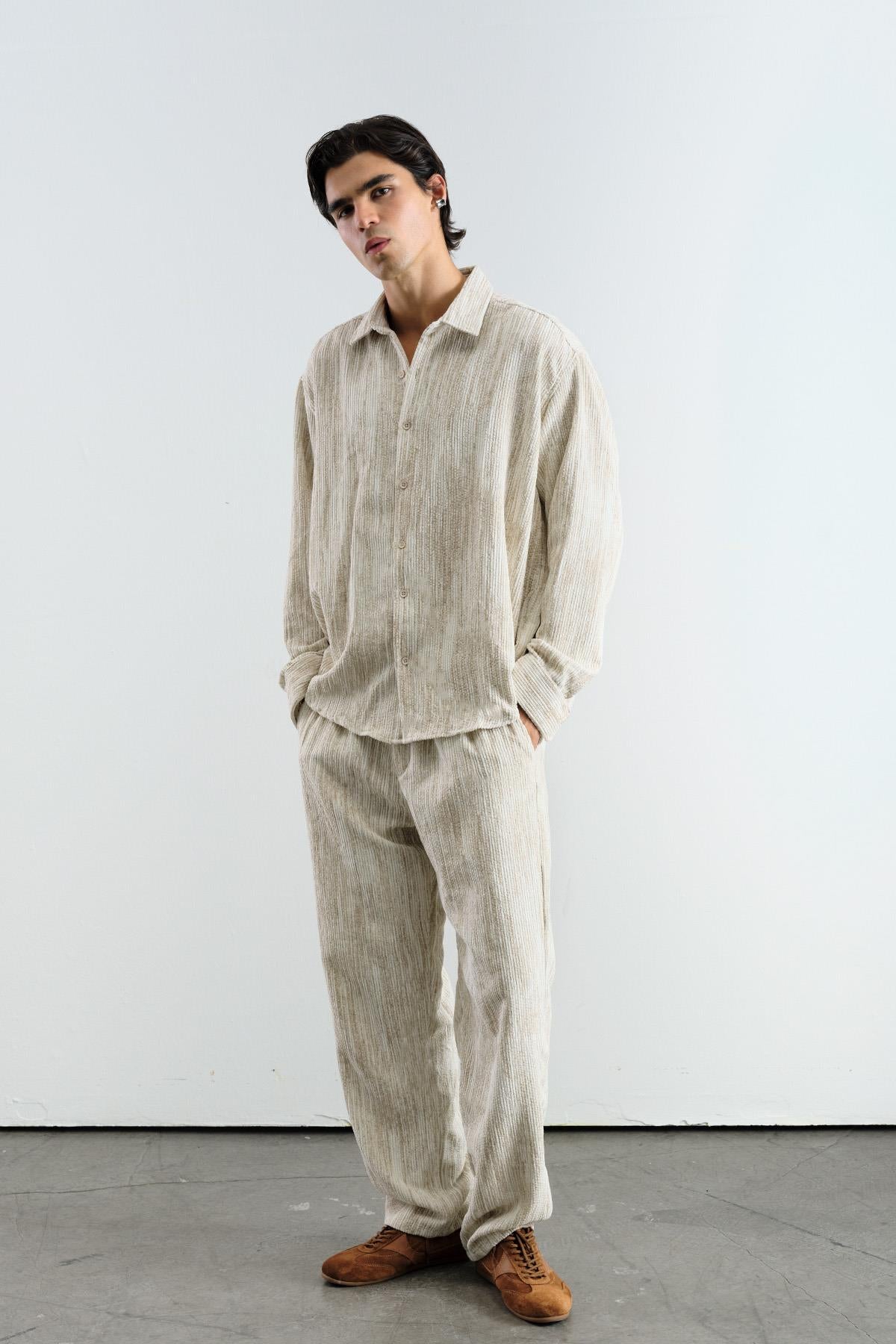 OVERSIZE EFEKTLİ KADİFE BEJ GÖMLEK