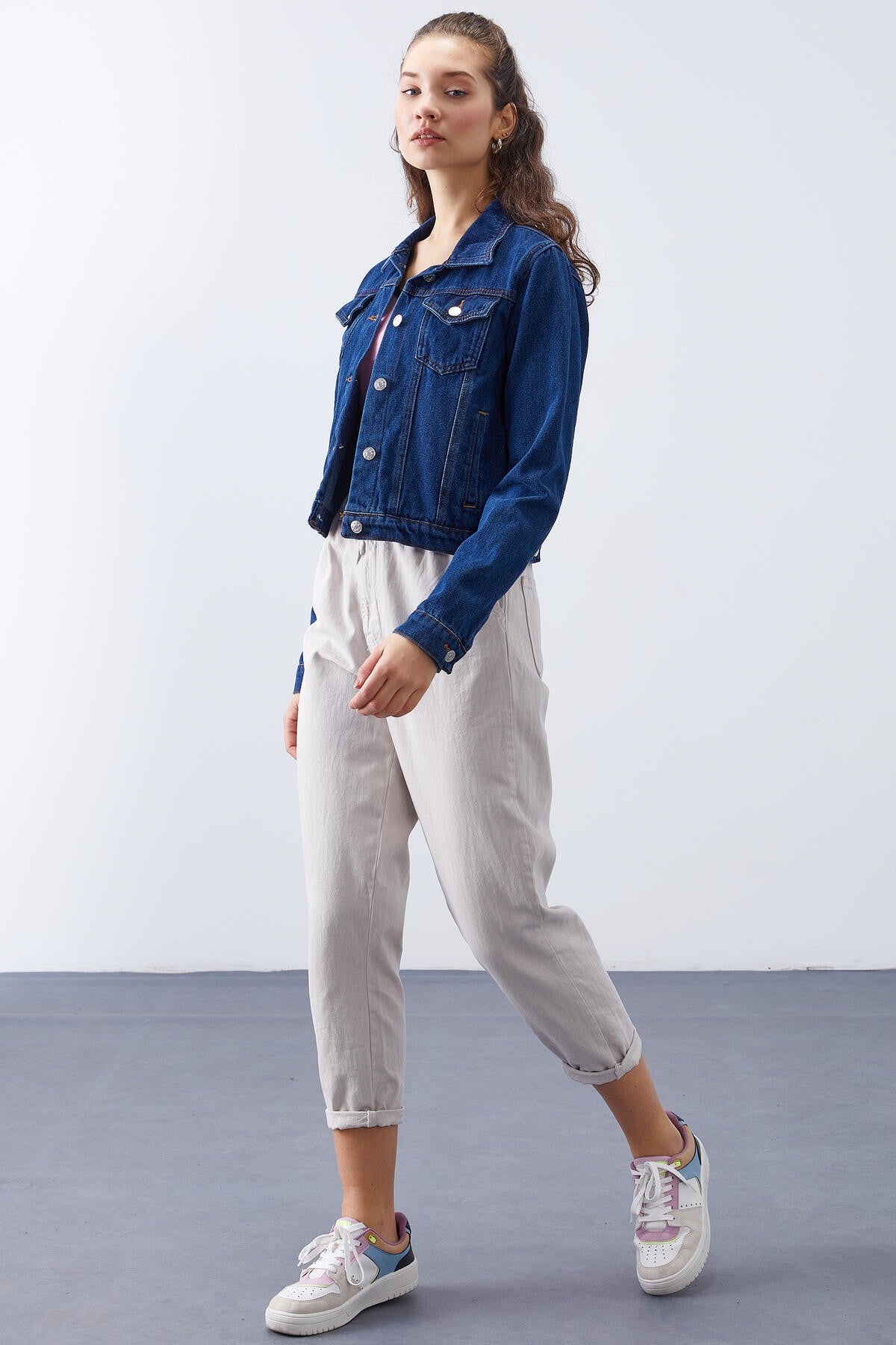 Açık Mavi Cepli Düğmeli Dar Kalıp Kadın Denim Ceket - 97187