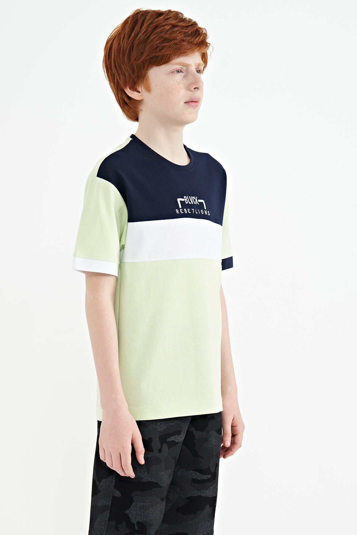 Açık Yeşil Renk Geçişli Nakışlı Oversize Erkek Çocuk T-Shirt - 11159