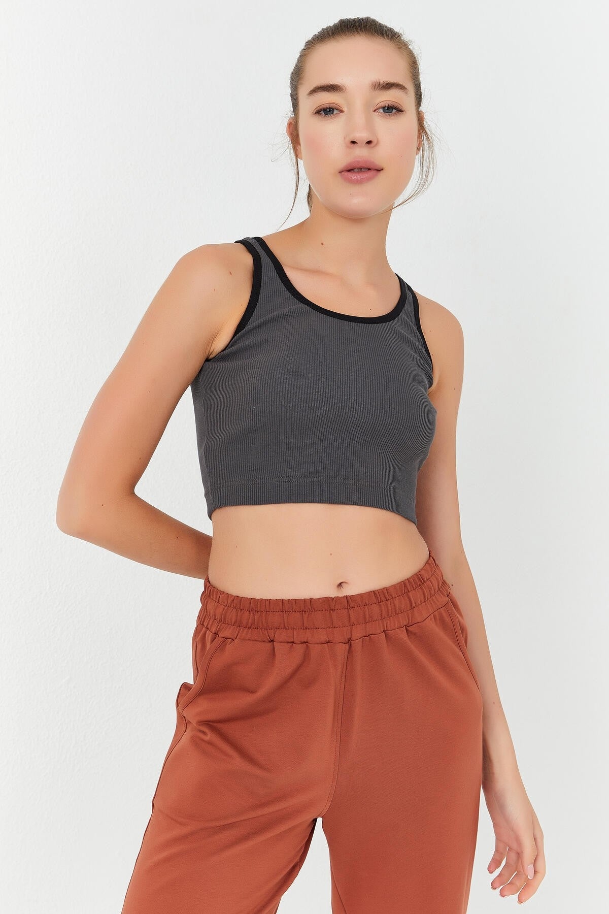 Antrasit Basic Sıfır Kol Dar Kalıp U Yaka Kadın Crop Top Atlet - 97160