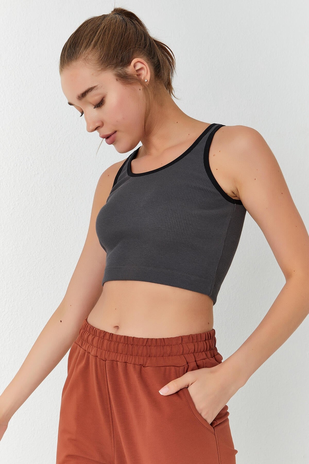 Antrasit Basic Sıfır Kol Dar Kalıp U Yaka Kadın Crop Top Atlet - 97160
