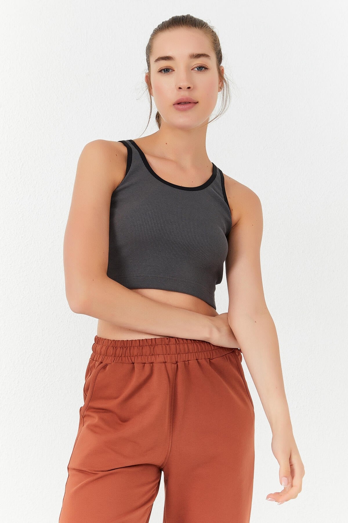 Antrasit Basic Sıfır Kol Dar Kalıp U Yaka Kadın Crop Top Atlet - 97160