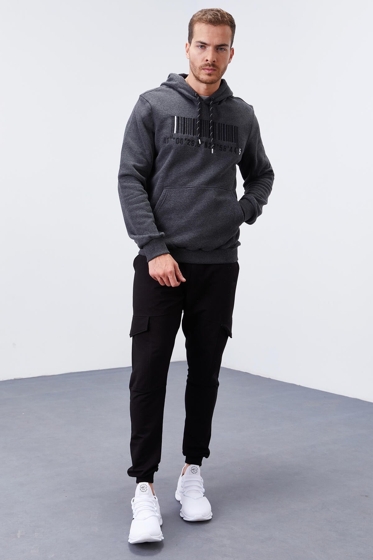 Antrasit Melanj Nakışlı Kanguru Cep Standart Kalıp Kapüşonlu Erkek Sweatshirt - 87839