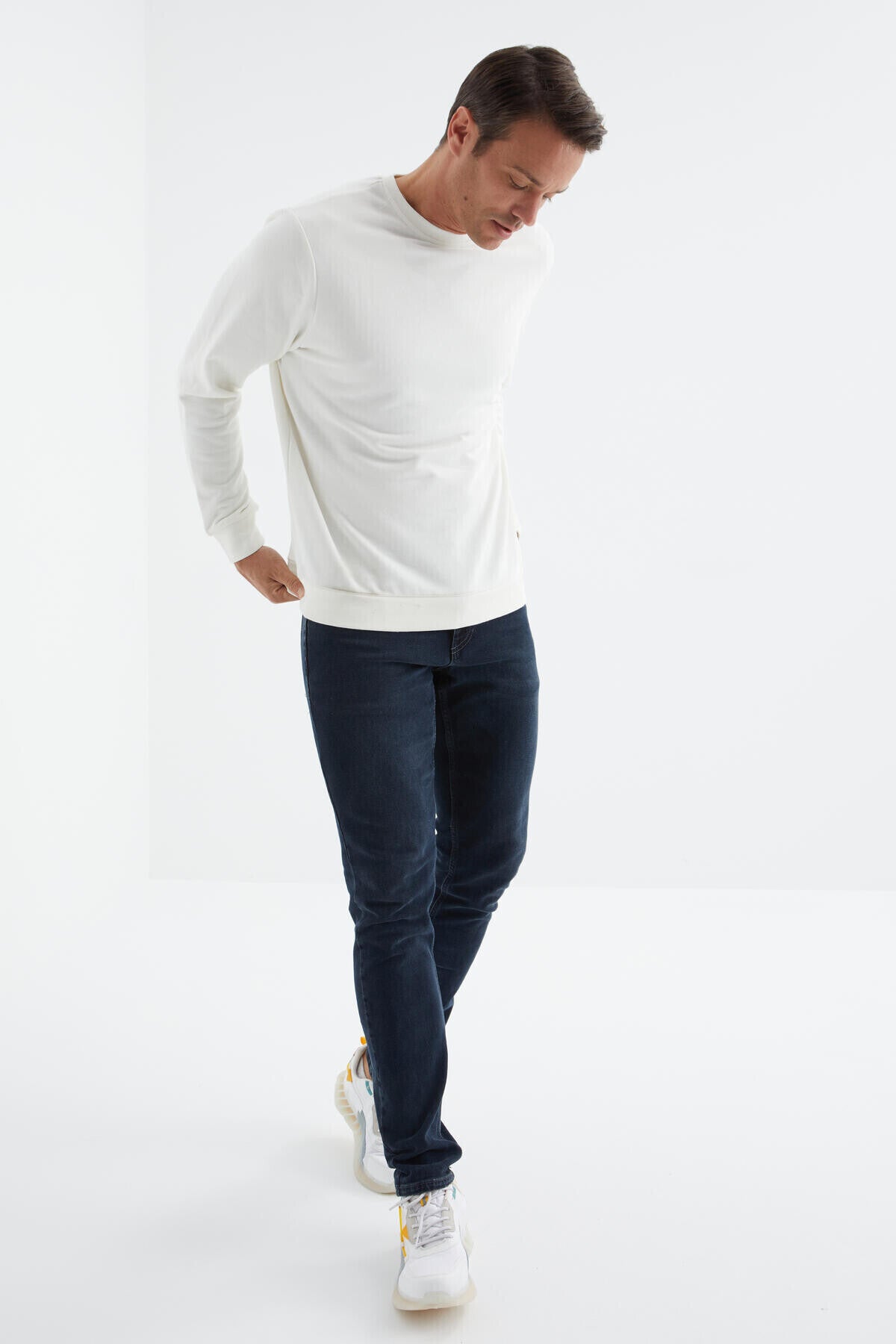 Beyaz Basic O Yaka Rahat Form Erkek Sweatshirt - 88053