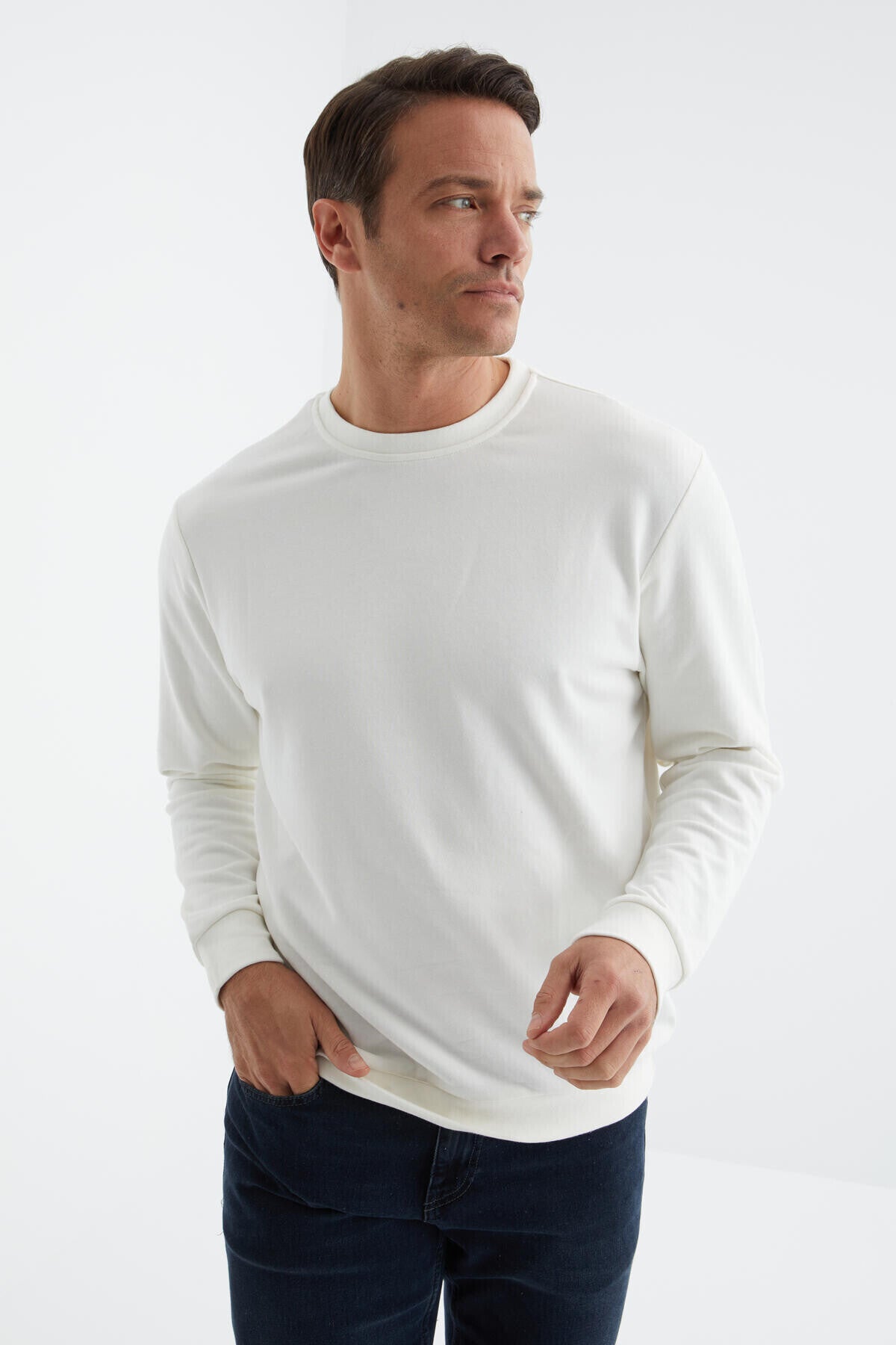 Beyaz Basic O Yaka Rahat Form Erkek Sweatshirt - 88053