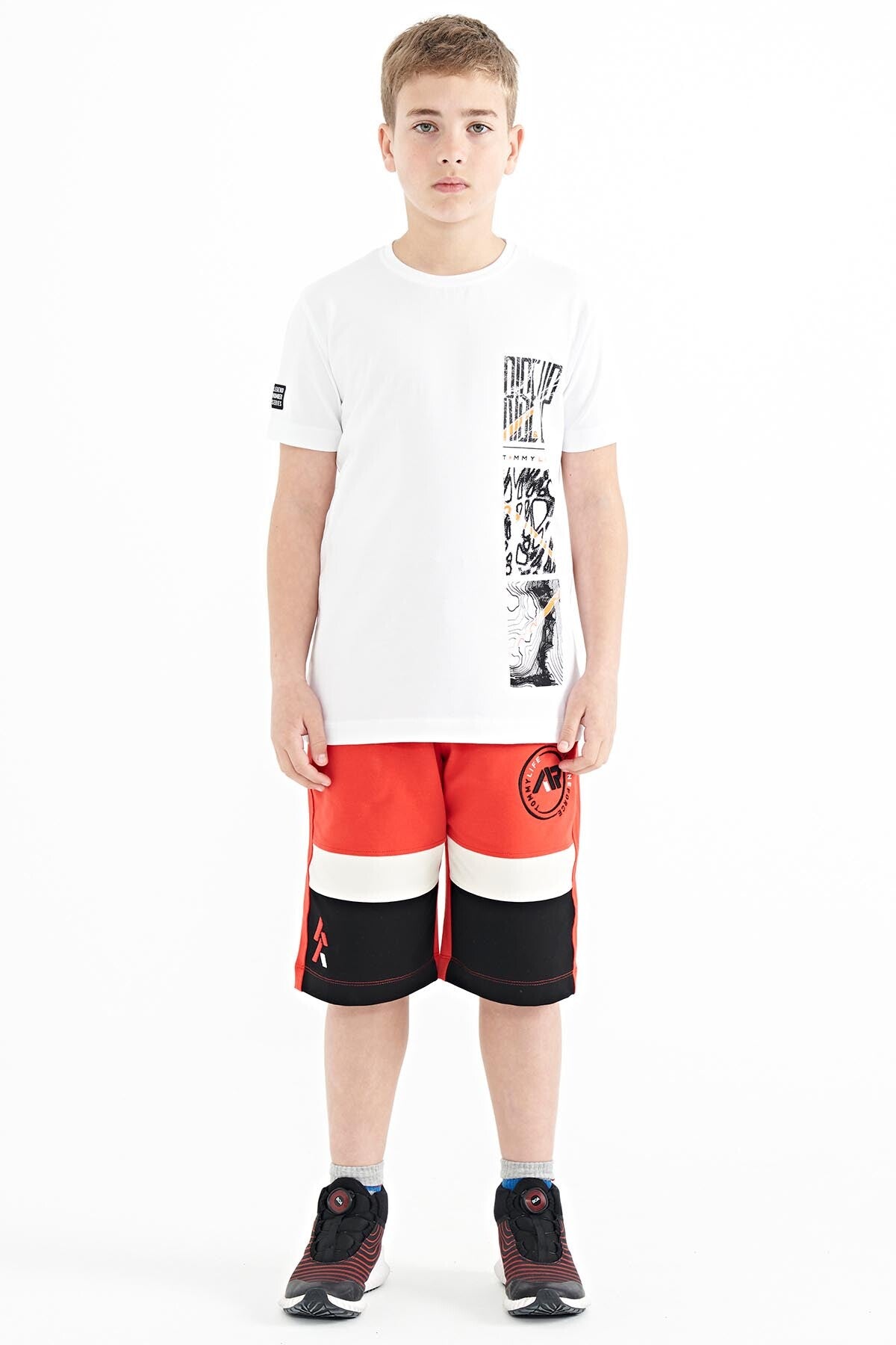 Beyaz Baskı Detaylı O Yaka Standart Kalıp Erkek Çocuk T-Shirt - 11104