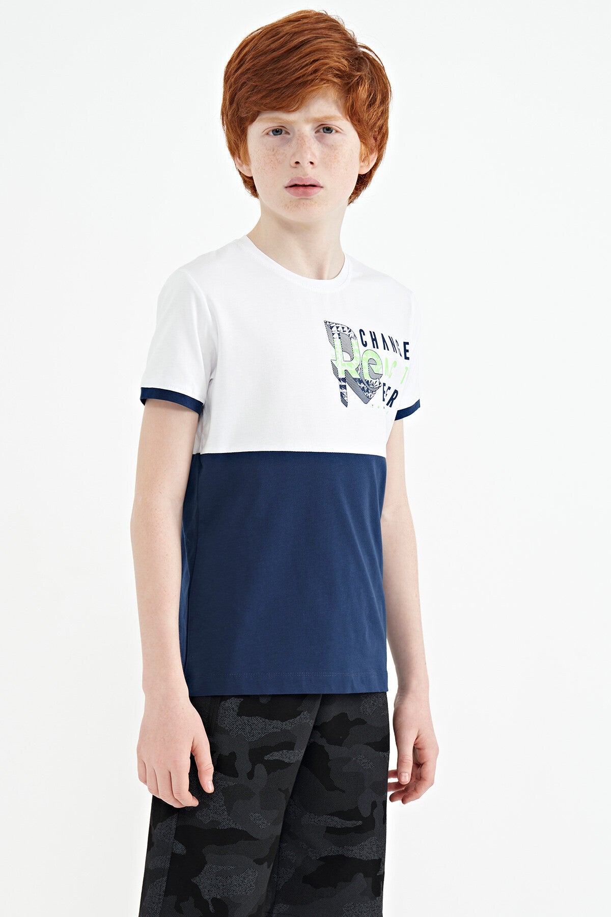 Beyaz Baskı Detaylı Renk Bloklu Standart Kalıp O Yaka Erkek Çocuk T-Shirt - 11107