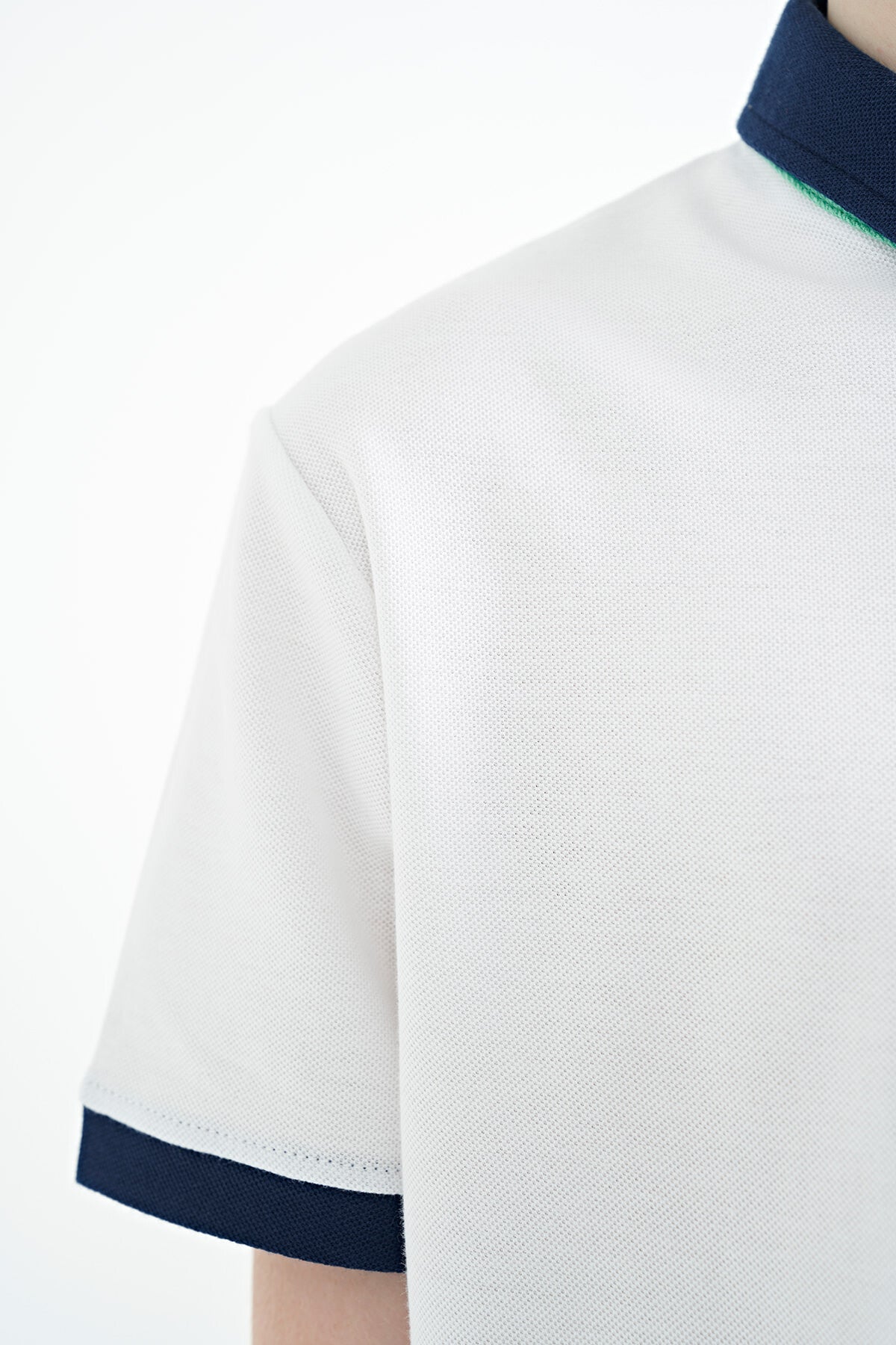 Beyaz Baskılı Cep Detaylı Standart Kalıp Polo Yaka Erkek Çocuk T-Shirt - 11144