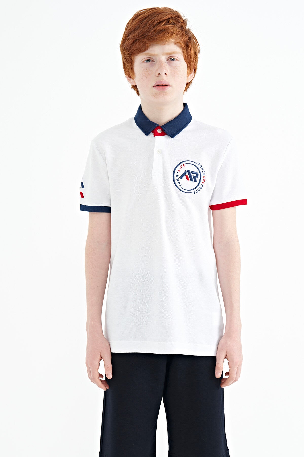 Beyaz Kol Ucu Renkli Logo Nakışlı Standart Kalıp Polo Yaka Erkek Çocuk T-Shirt - 11138