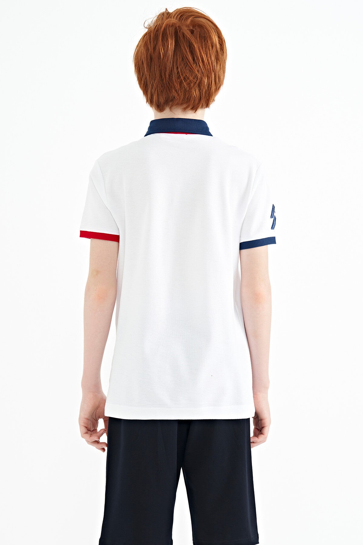 Beyaz Kol Ucu Renkli Logo Nakışlı Standart Kalıp Polo Yaka Erkek Çocuk T-Shirt - 11138