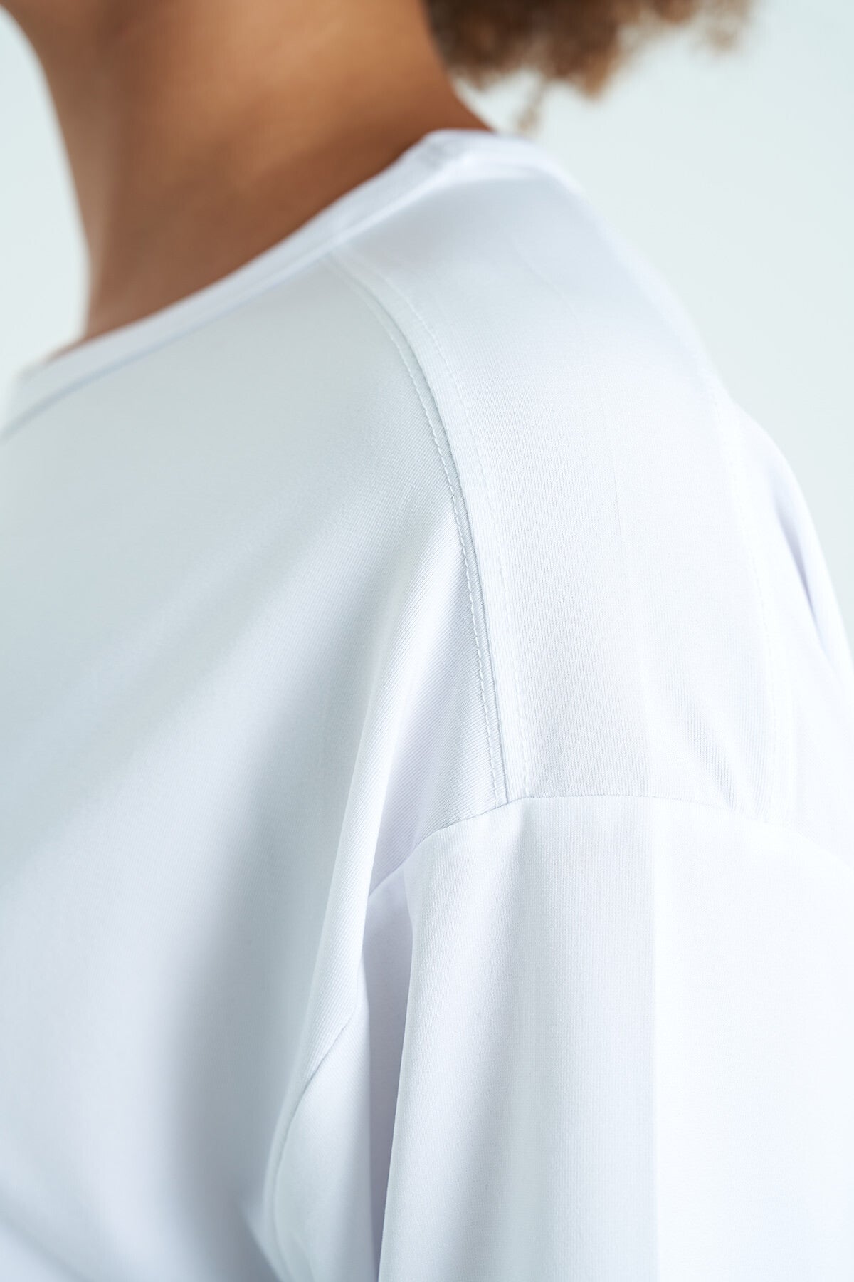Beyaz O Yaka Baskı Detaylı Oversize Kısa Kol Kadın T-Shirt - 97263