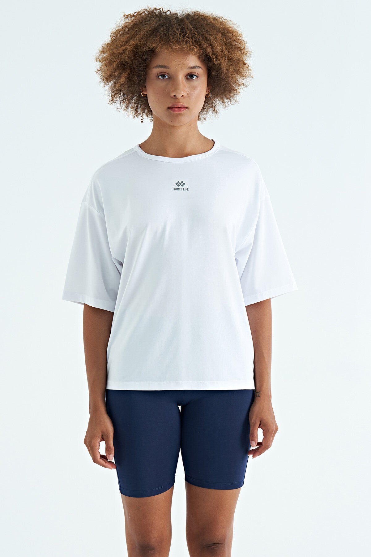 Beyaz O Yaka Baskı Detaylı Oversize Kısa Kol Kadın T-Shirt - 97263