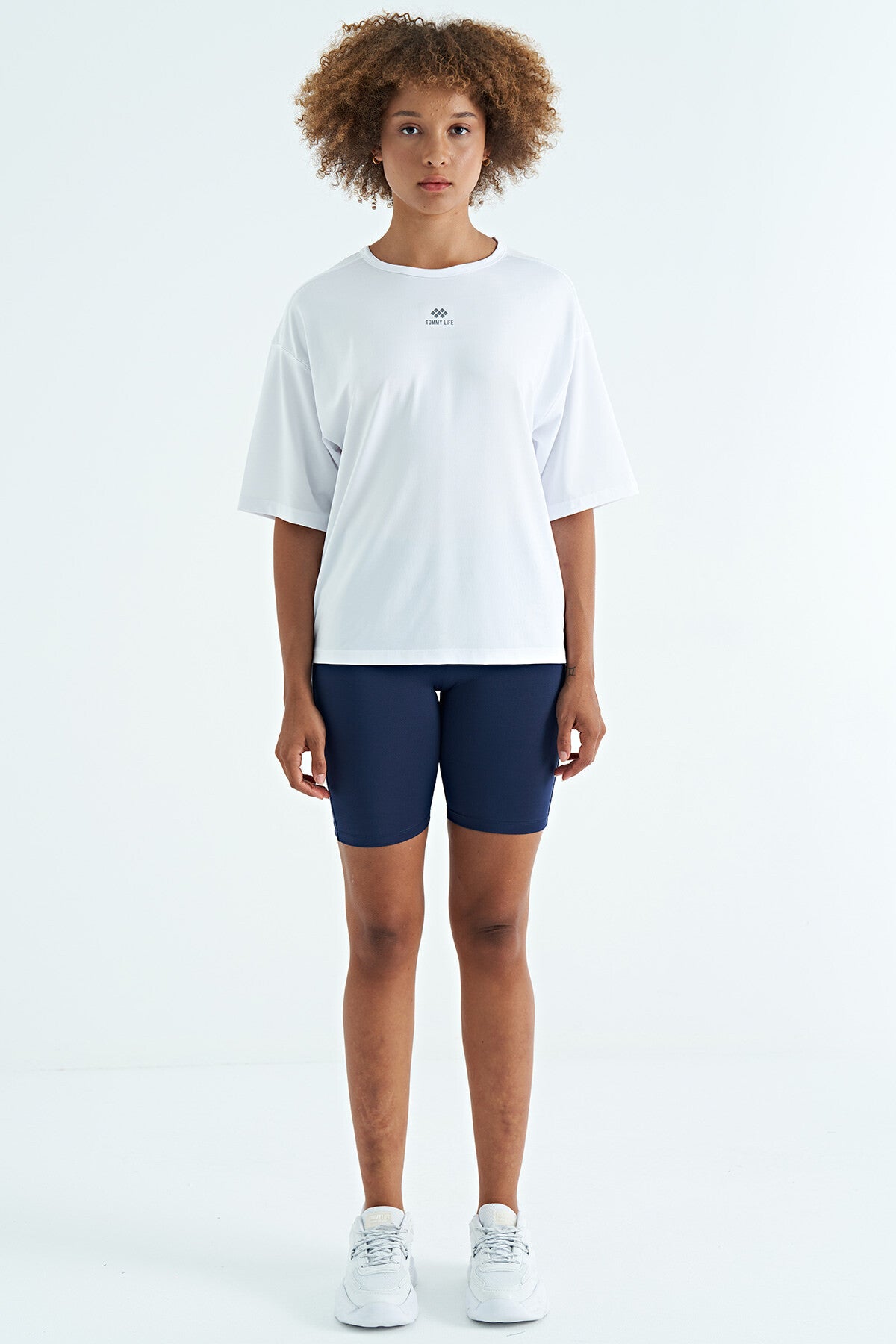 Beyaz O Yaka Baskı Detaylı Oversize Kısa Kol Kadın T-Shirt - 97263
