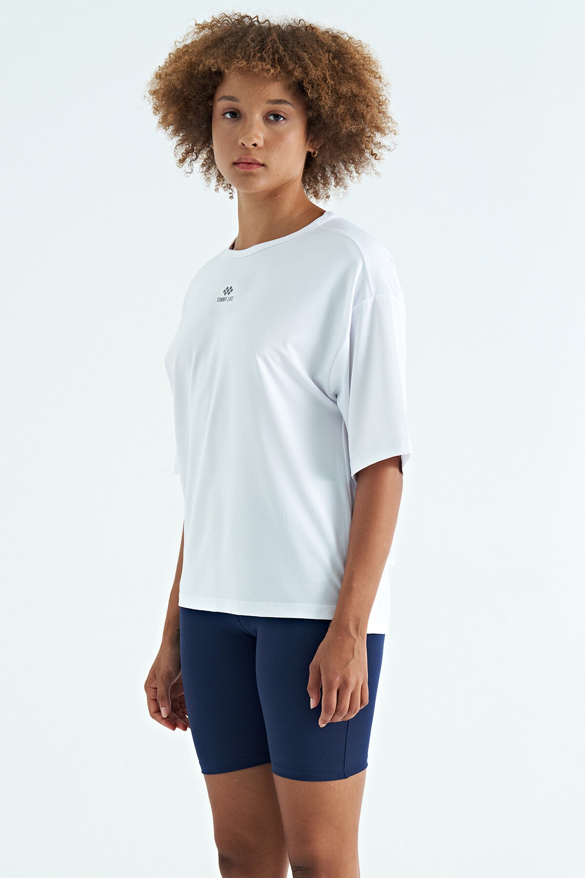 Beyaz O Yaka Baskı Detaylı Oversize Kısa Kol Kadın T-Shirt - 97263