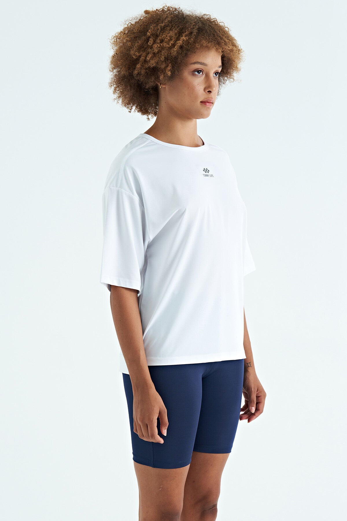 Beyaz O Yaka Baskı Detaylı Oversize Kısa Kol Kadın T-Shirt - 97263