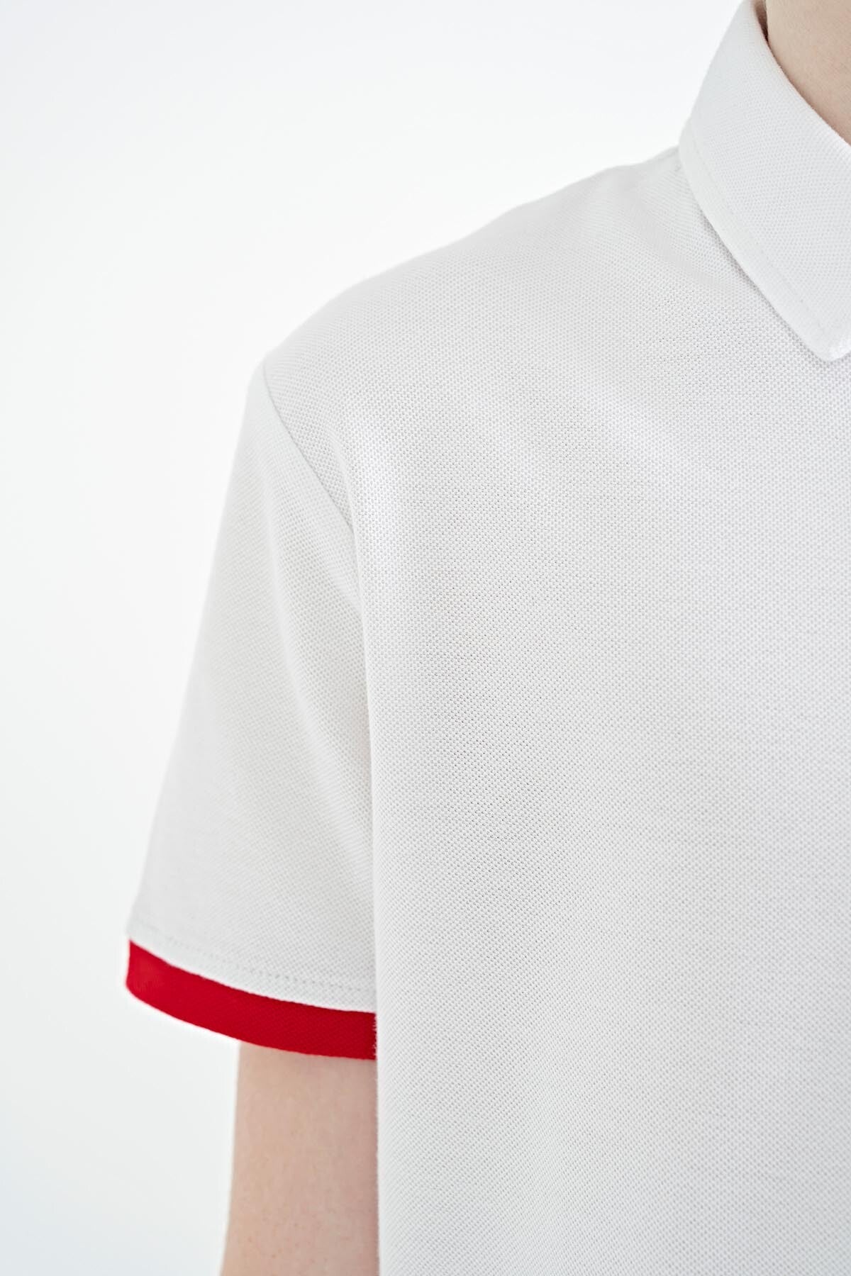Beyaz Ön Cep Detaylı Baskılı Standart Kalıp Polo Yaka Erkek Çocuk T-Shirt - 11102