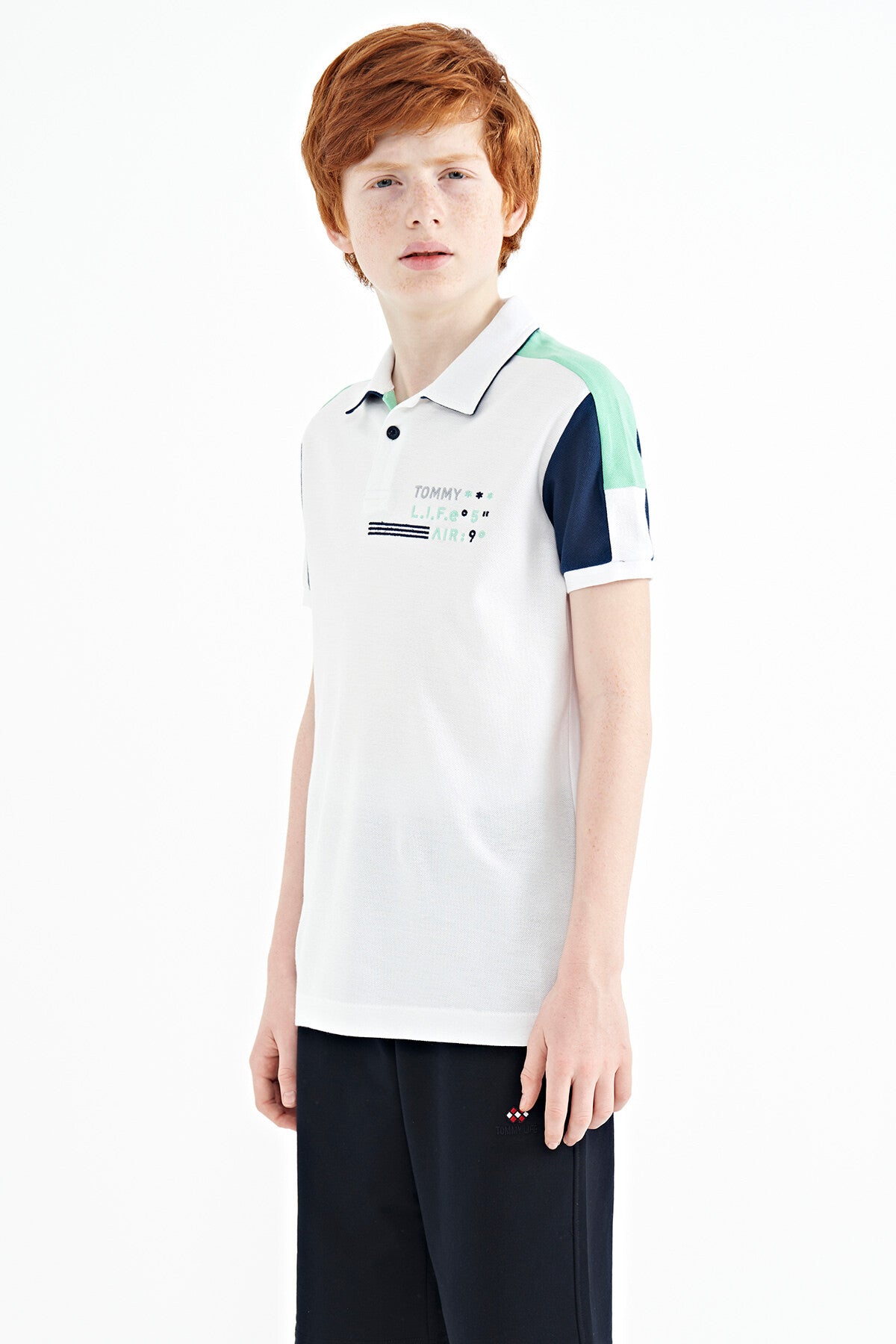 Beyaz Renk Bloklu Omuz Garni Detaylı Standart Kalıp Erkek Çocuk T-Shirt - 11155