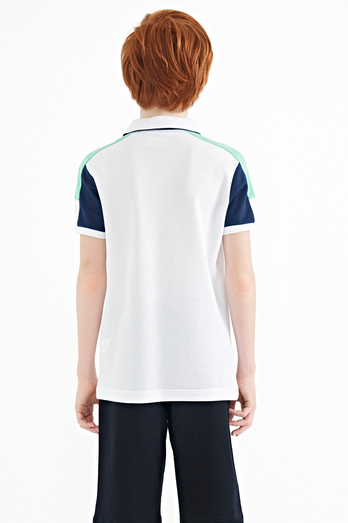 Beyaz Renk Bloklu Omuz Garni Detaylı Standart Kalıp Erkek Çocuk T-Shirt - 11155