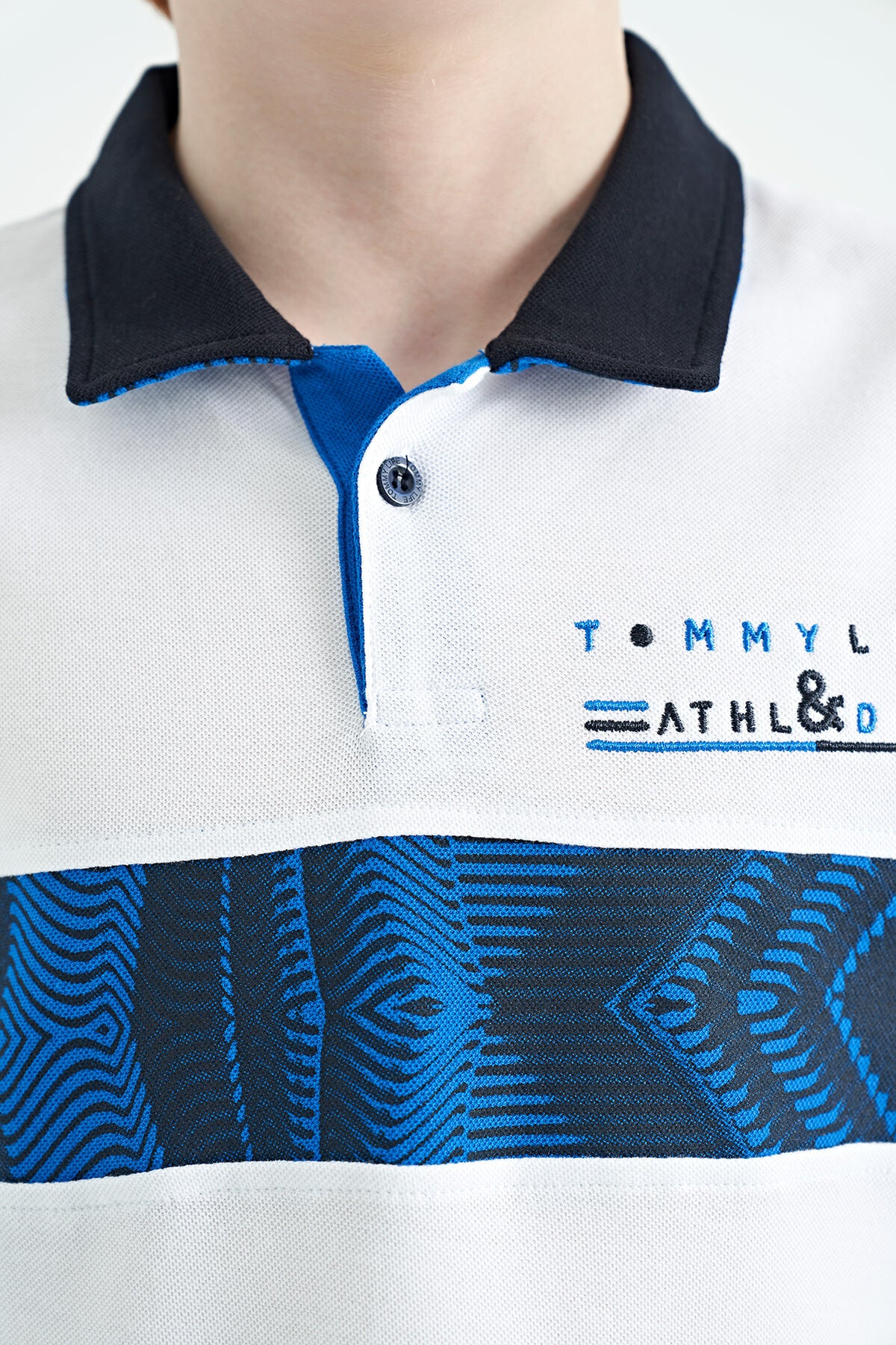 Beyaz Şerit Baskı Detaylı Pola Yaka Standart Kalıp Erkek Çocuk T-Shirt - 11162