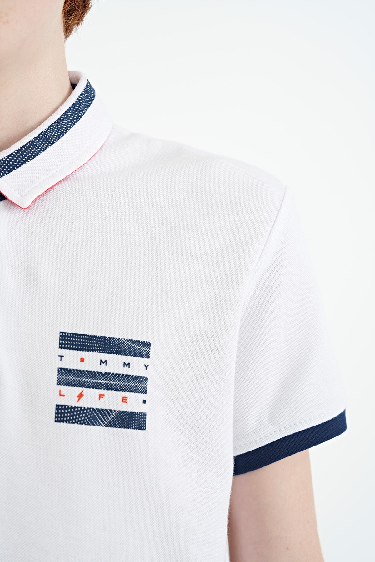 Beyaz Yakası Renk Bloklu Baskı Detaylı Standart Kalıp Erkek Çocuk T-Shirt - 11111