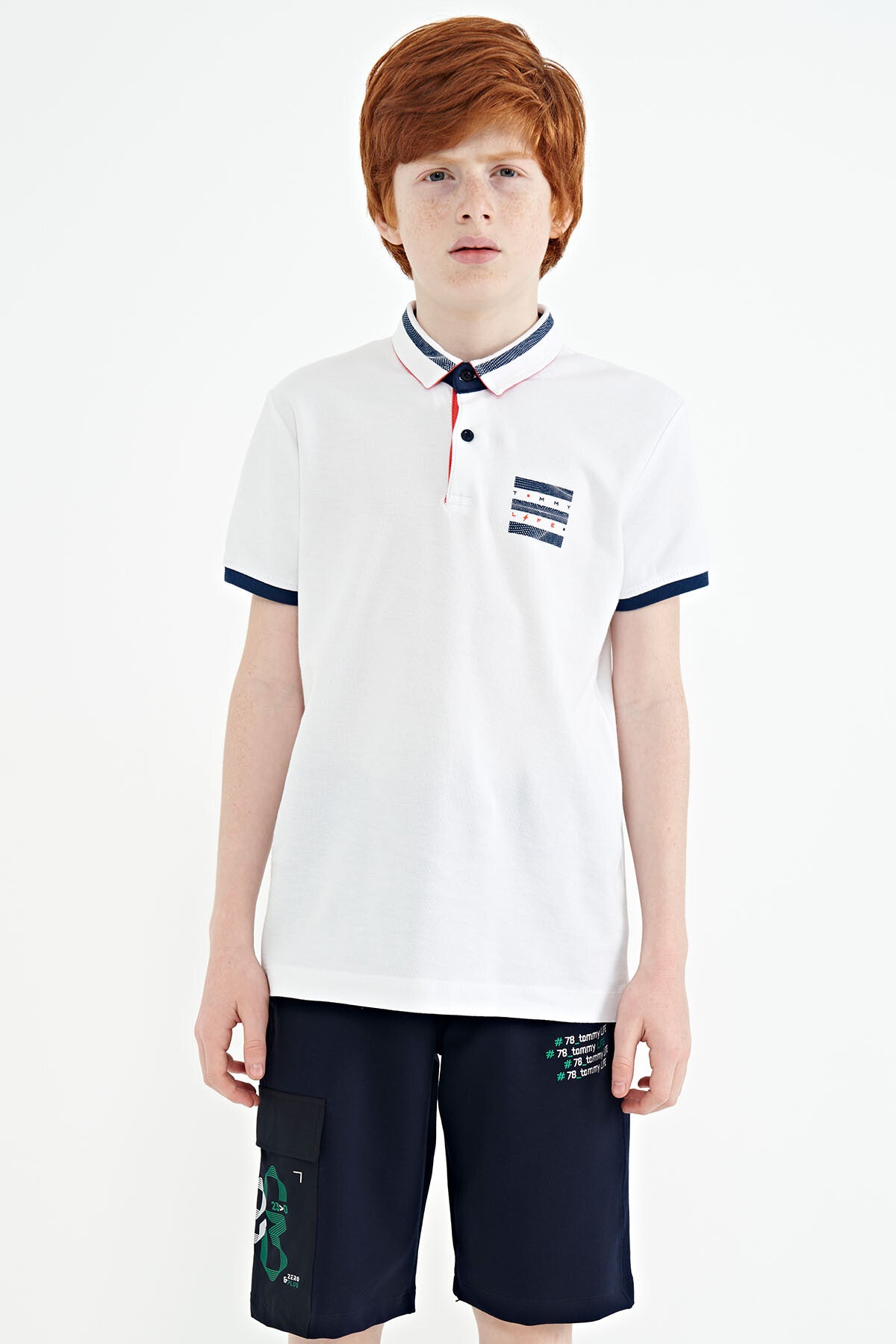 Beyaz Yakası Renk Bloklu Baskı Detaylı Standart Kalıp Erkek Çocuk T-Shirt - 11111