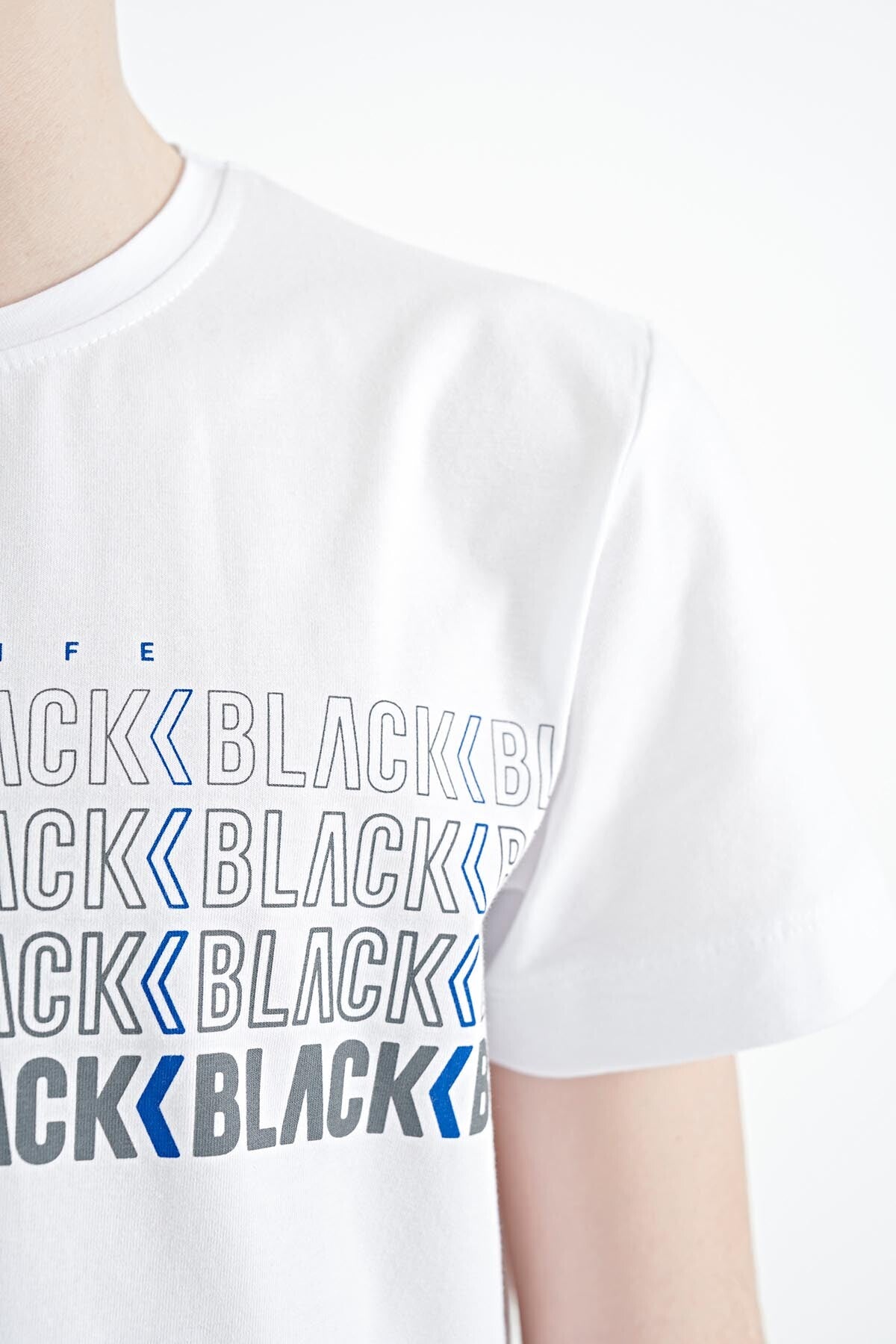 Beyaz Yazı Baskılı O Yaka Standart Kalıp Erkek Çocuk T-Shirt - 11149