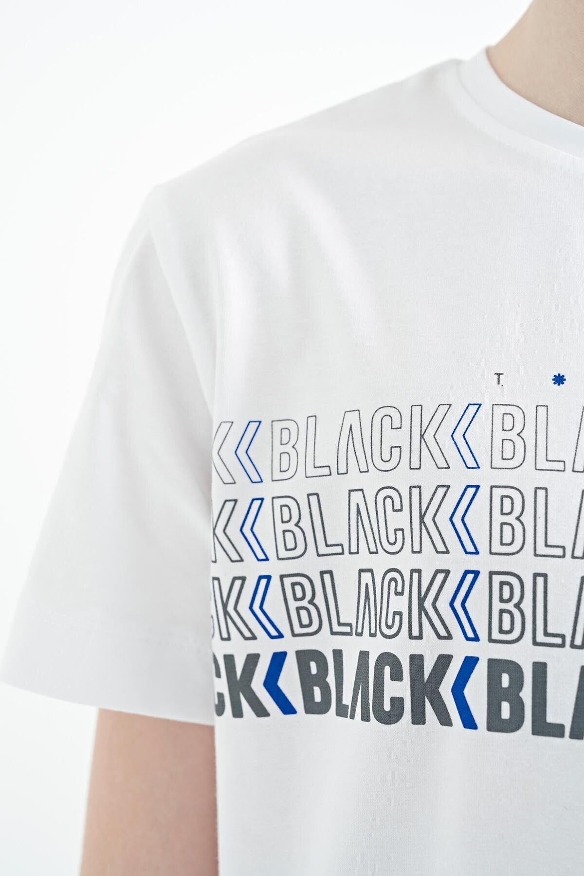 Beyaz Yazı Baskılı O Yaka Standart Kalıp Erkek Çocuk T-Shirt - 11149