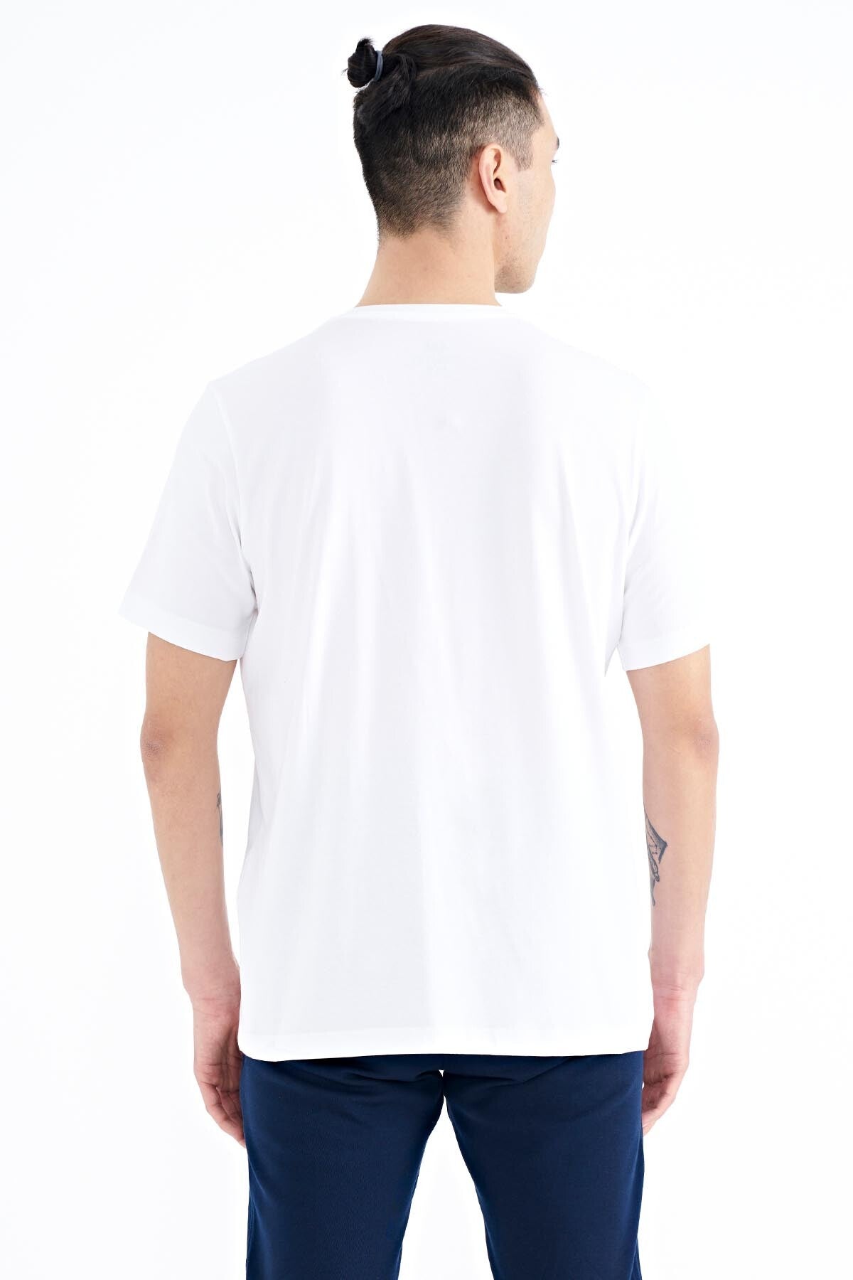 Beyaz Yazı Baskılı O Yaka Standart Kalıp Erkek T-Shirt - 88174