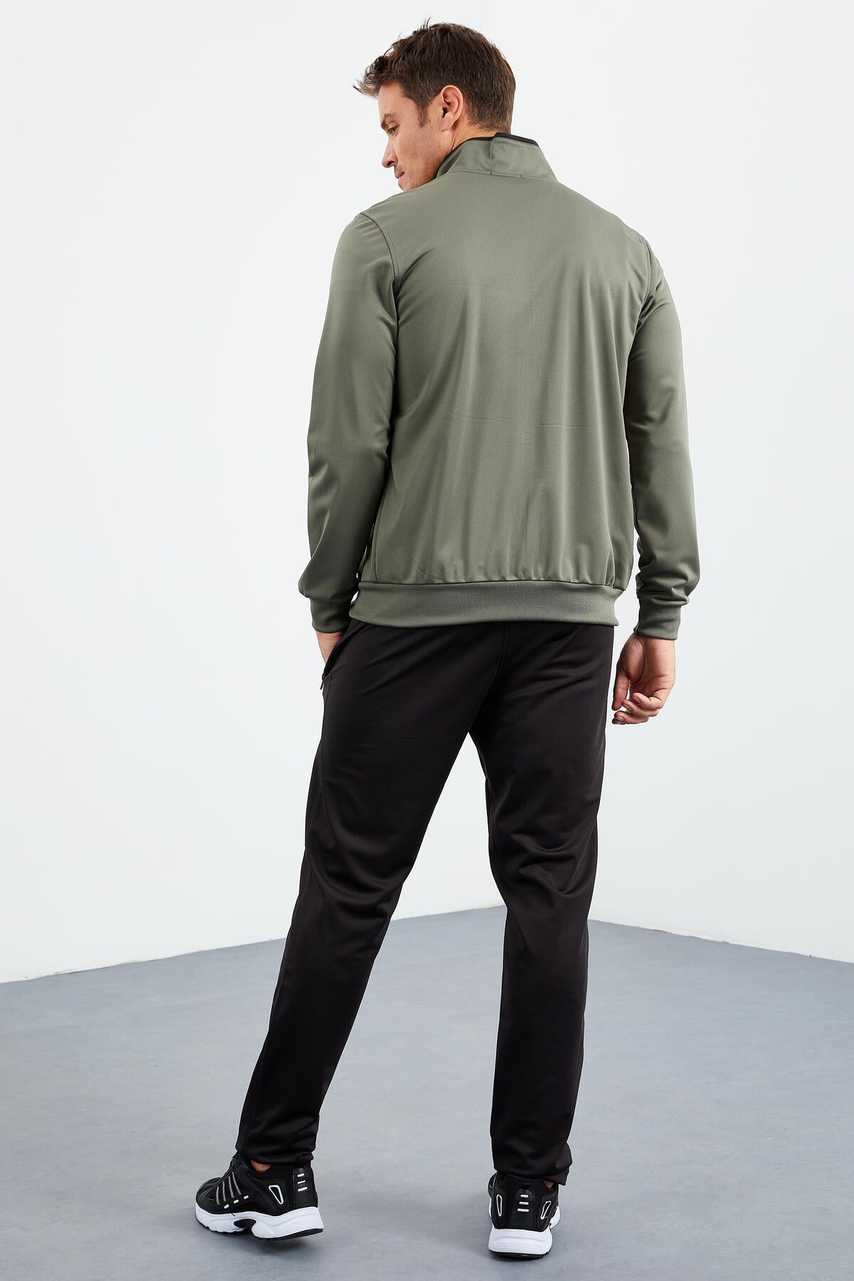 Çağla - Siyah Dik Yaka Fermuarlı Standart Kalıp Klasik Paça Erkek Eşofman Takımı  - 85162