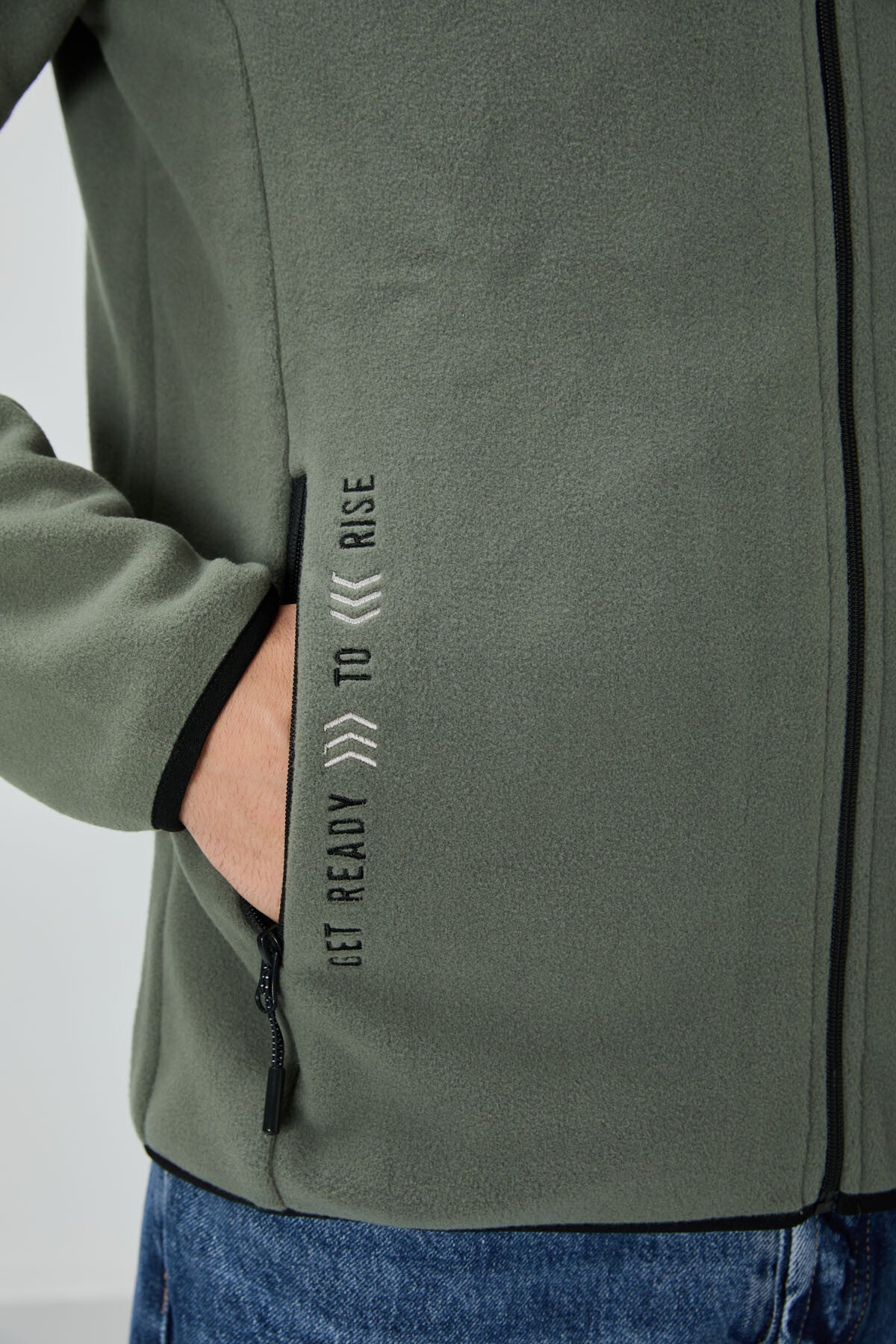 Çağla Yazı Nakışlı Dik Yaka Fermuarlı Standart Kalıp Erkek Sweatshirt Polar - 87992