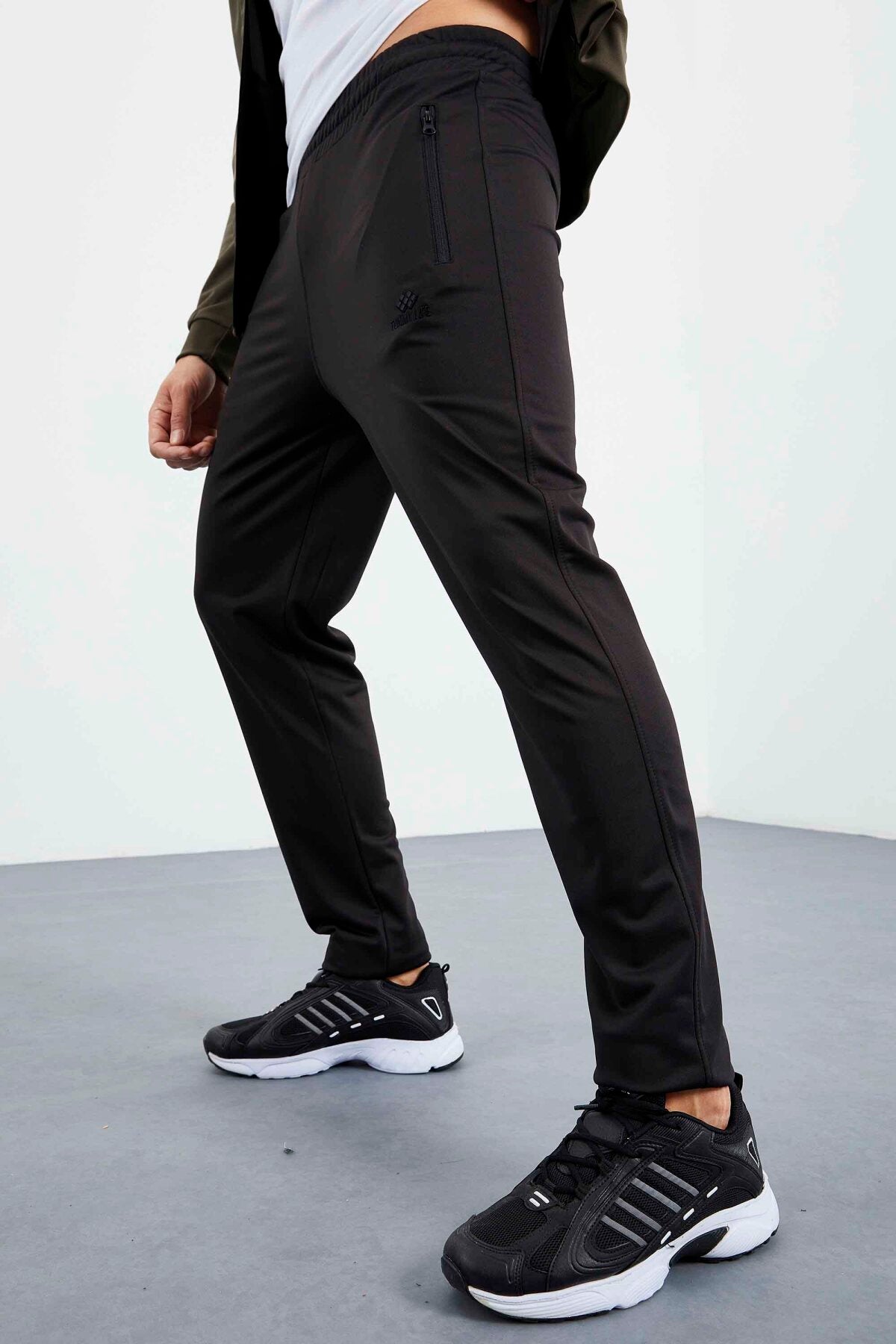 Camel - Siyah Dik Yaka Fermuarlı Standart Kalıp Klasik Paça Erkek Eşofman Takımı  - 85162