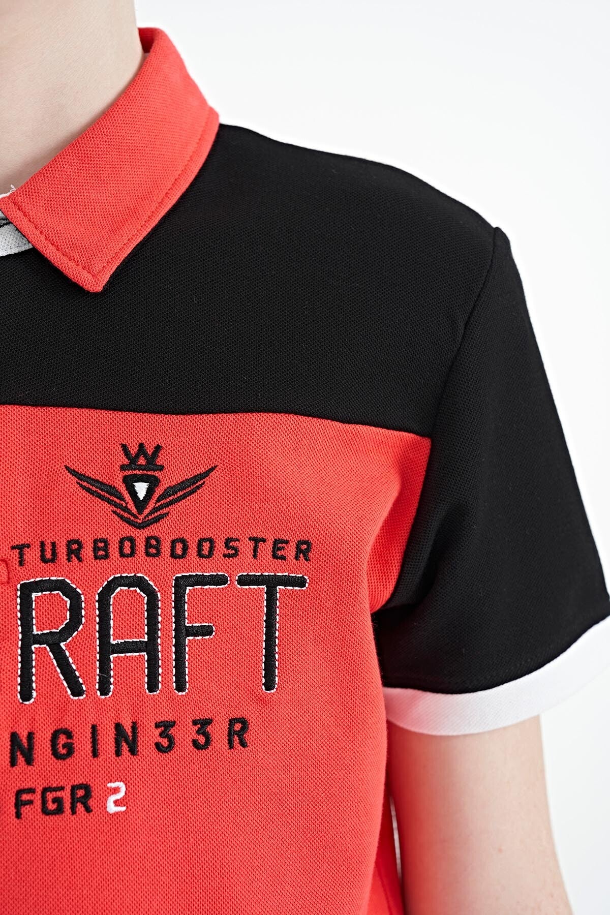 Coral Renk Bloklu Yazı Nakışlı Standart Kalıp Polo Yaka Erkek Çocuk T-Shirt - 11087