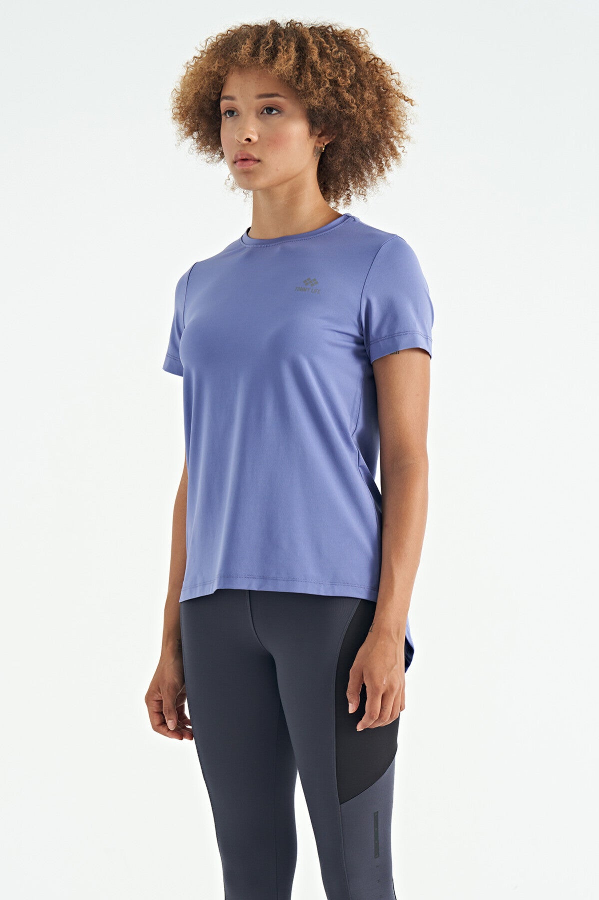 Eflatun Sırt Yırtmaç Detaylı O Yaka Kısa Kollu Standart Kalıp Kadın T-Shirt - 97267