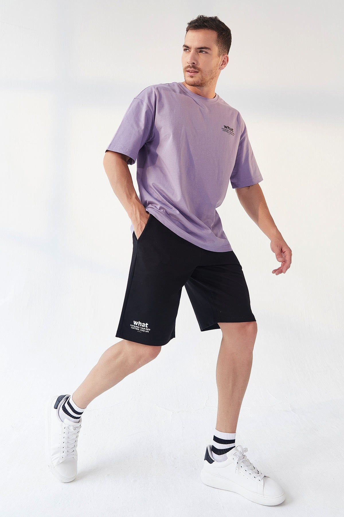 Eflatun - Siyah Küçük Yazı Baskılı O Yaka Erkek Oversize Bermuda Şort Takım - 85156