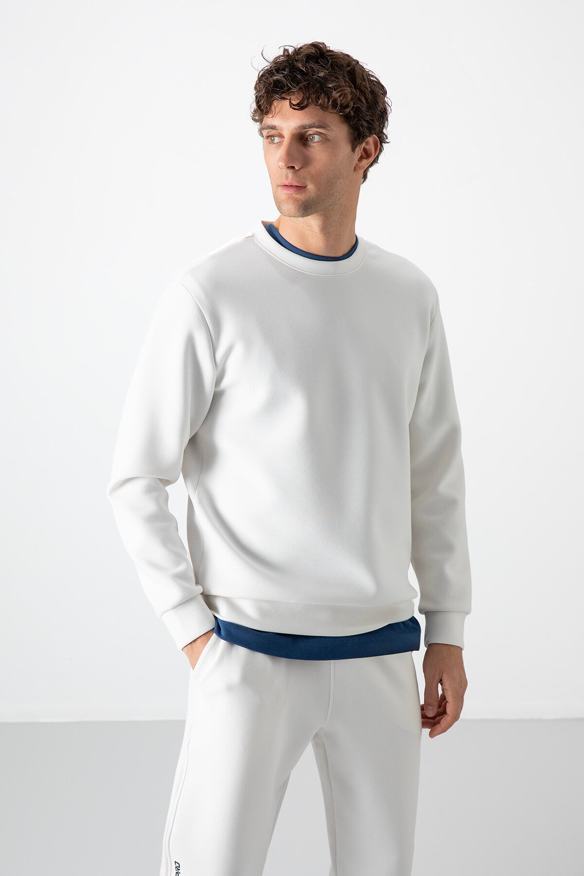 Ekru Basic O Yaka Rahat Form Erkek Sweatshirt - 88053