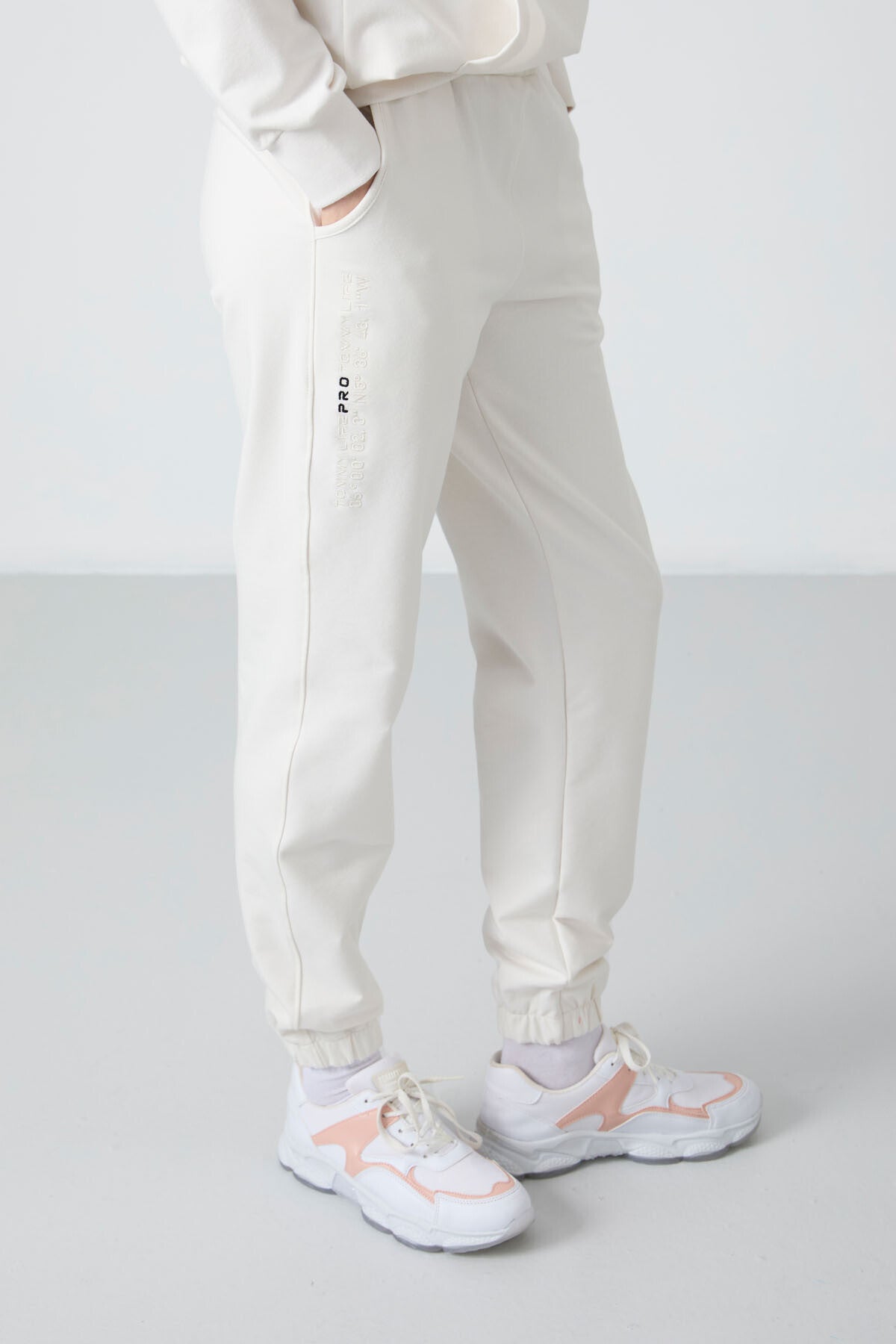 Ekru Kapüşonlu Kanguru Cep Oversize Lastik Paça Kadın Eşofman Takımı - 95288