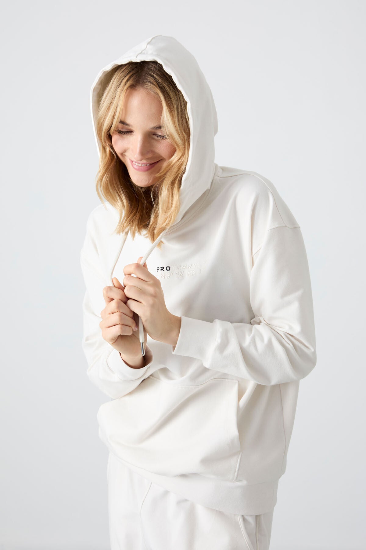 Ekru Kapüşonlu Kanguru Cep Oversize Lastik Paça Kadın Eşofman Takımı - 95288